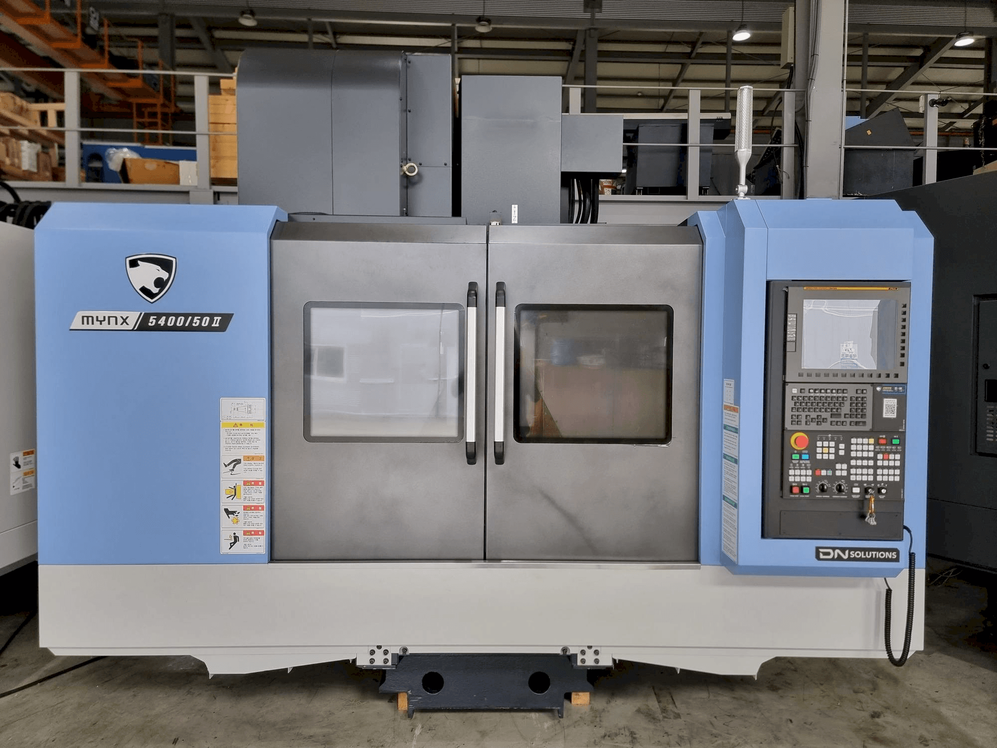 Вид станка DOOSAN MYNX 5400/50 спереди