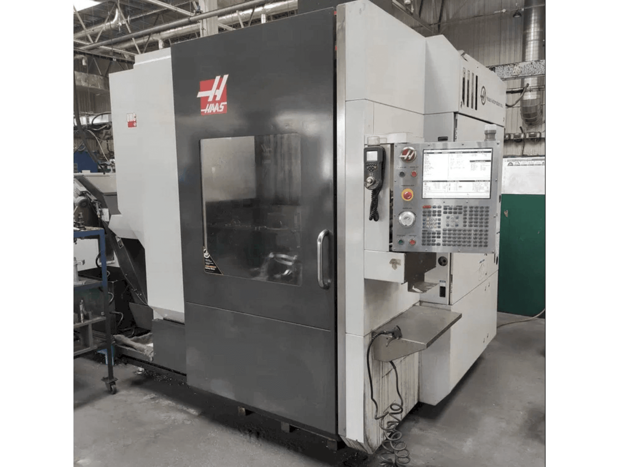 Вид станка HAAS UMC-750 спереди