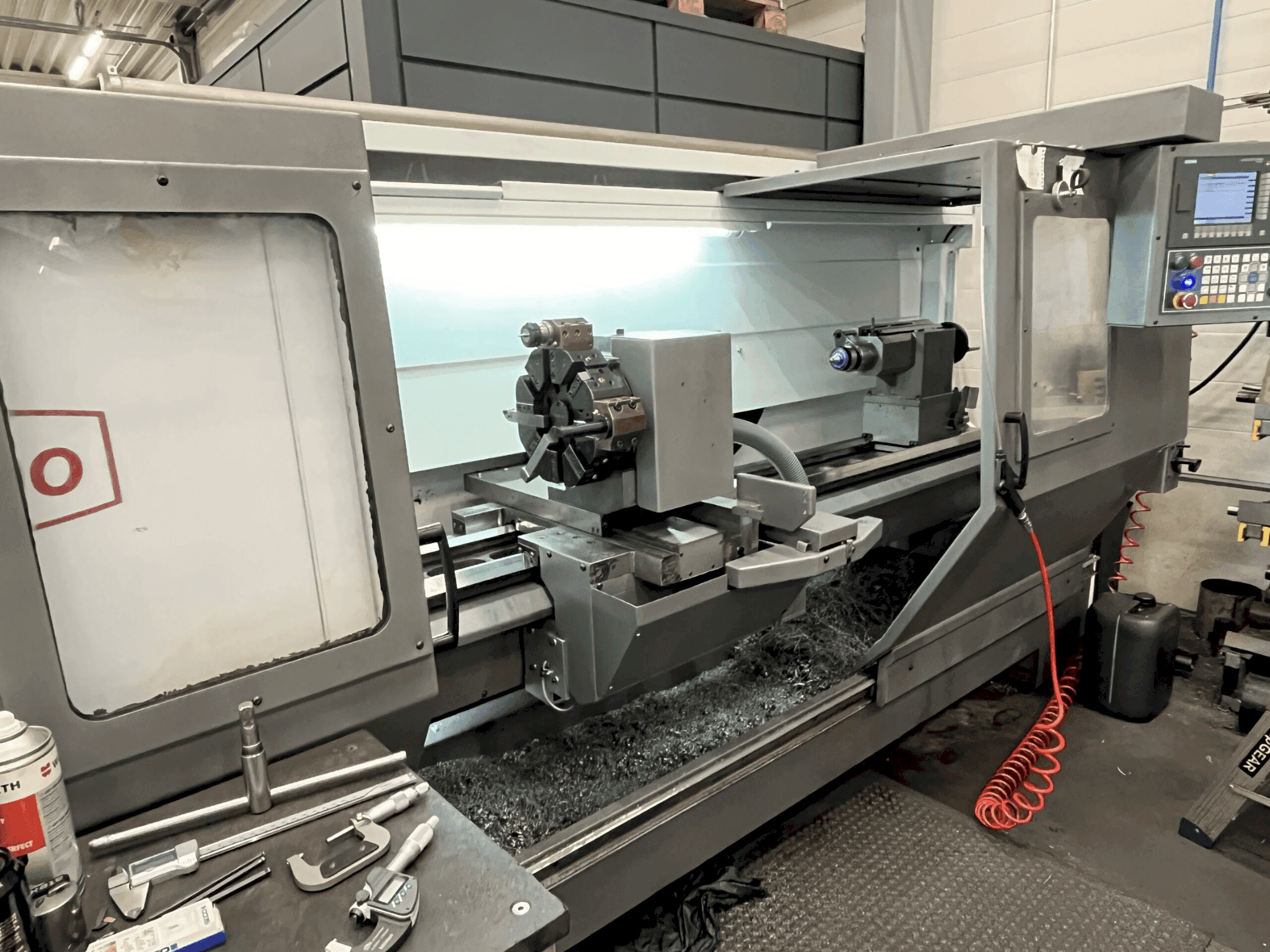 Вид станка Pinacho SE 325/2000 спереди