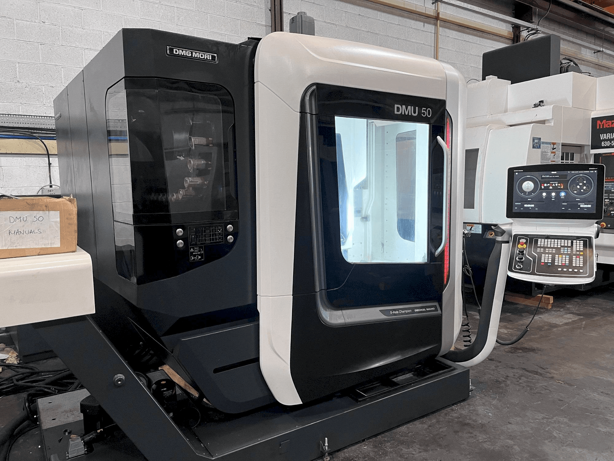 Вид станка DMG DMU 50 спереди