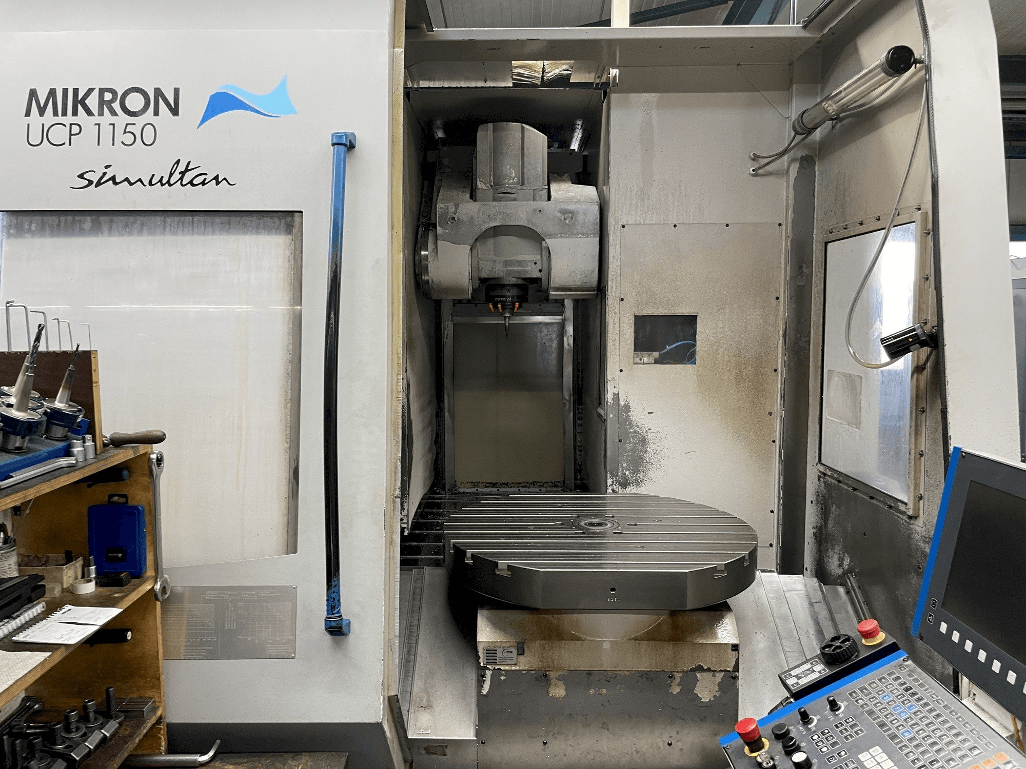 Вид станка MIKRON UCP 1150 SIMULTAN спереди