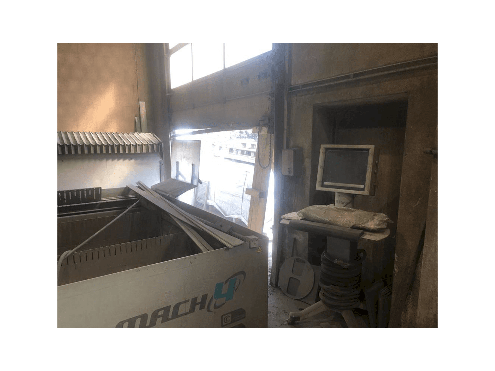 Вид станка с Flow Mach 4 3D правой стороны