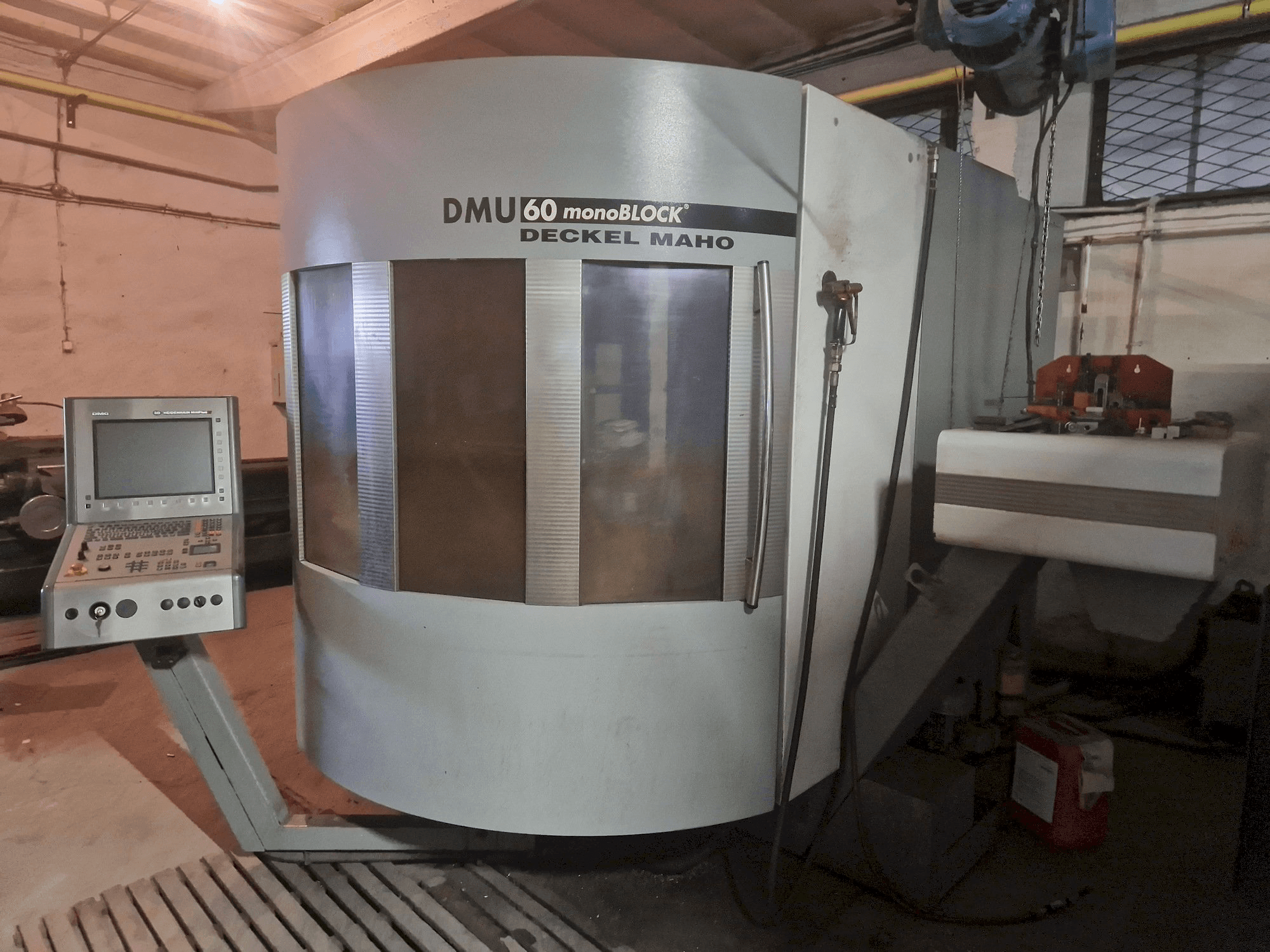 Вид станка DECKEL MAHO DMU 60 monoBLOCK спереди