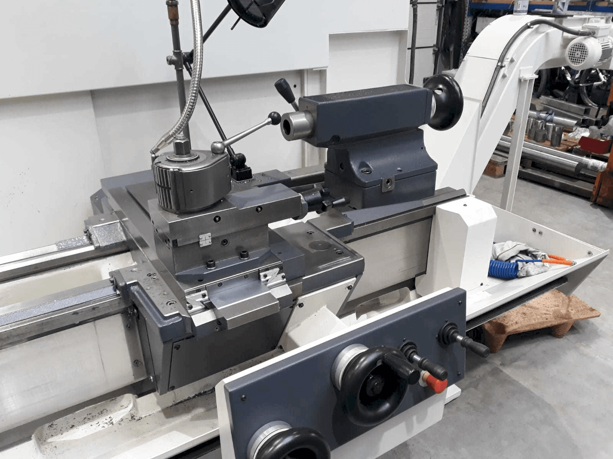 Front view of BOEHRINGER DUS 560 machine