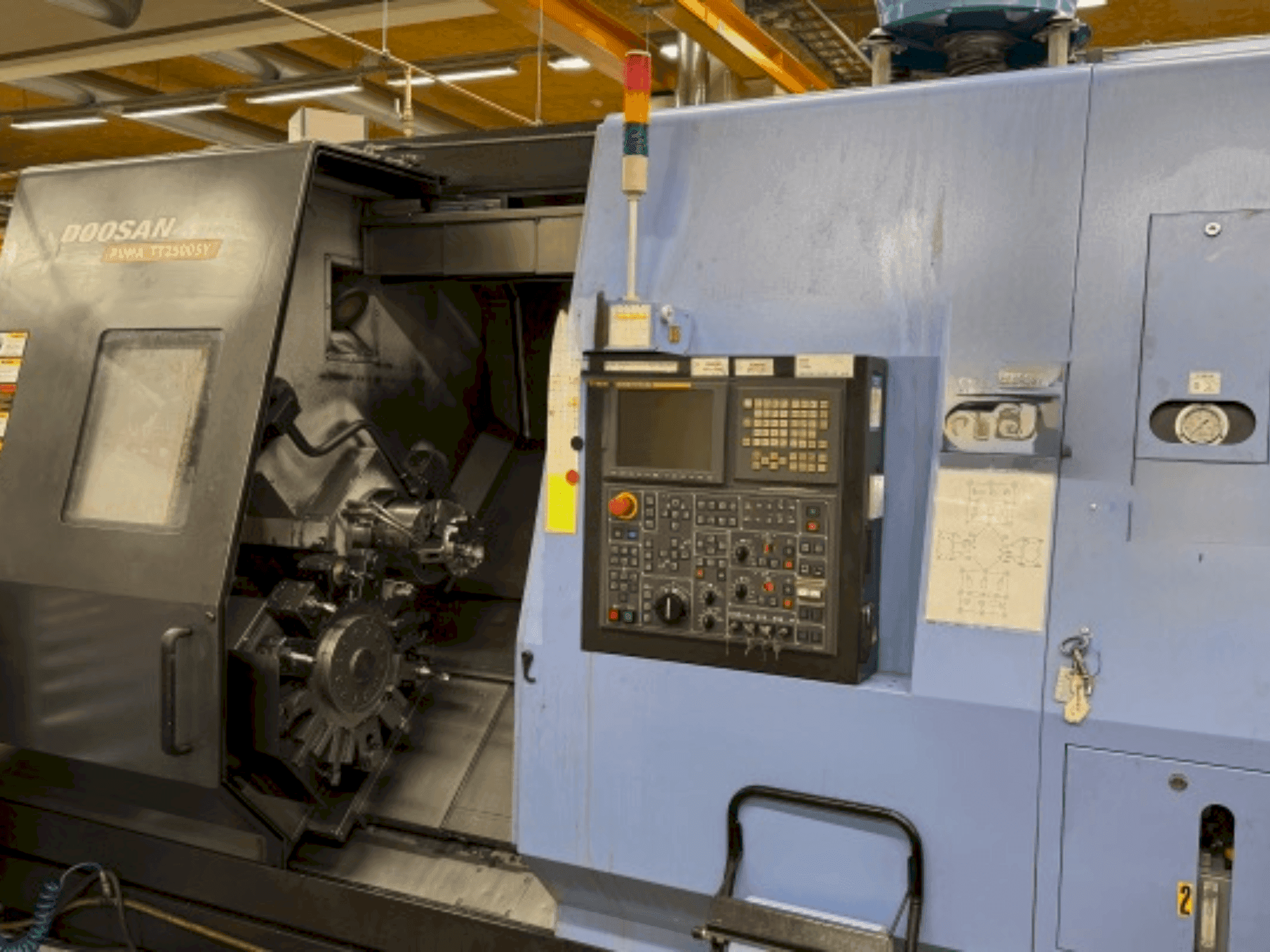 Вид станка DOOSAN Puma TT 2500 SY спереди