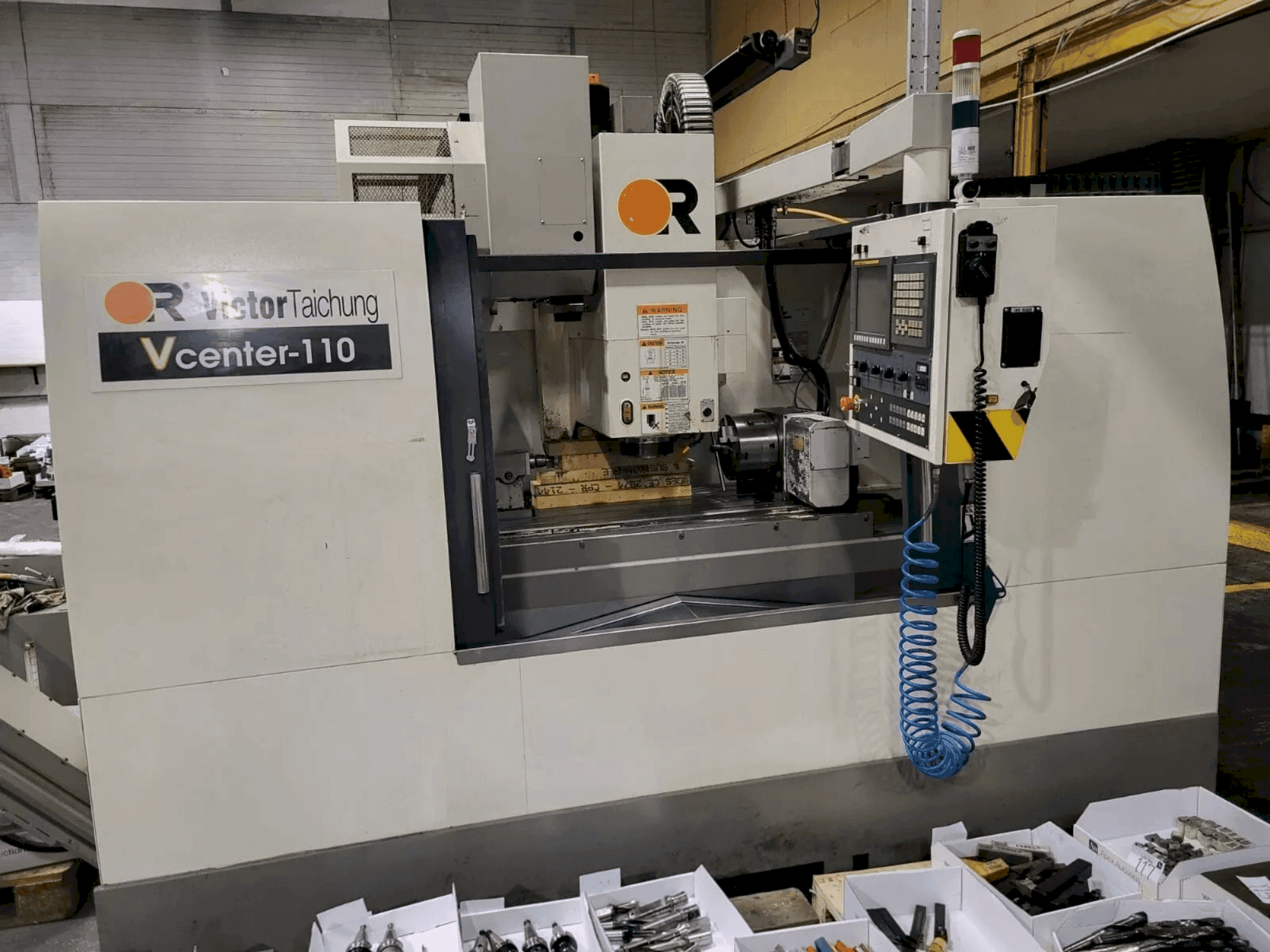 Вид станка Victor V center - 110 спереди