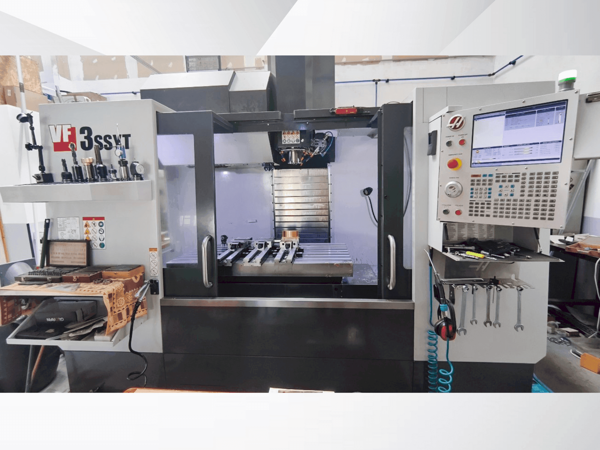 Вид станка HAAS VF-3SSYT with HRT 210 4X спереди