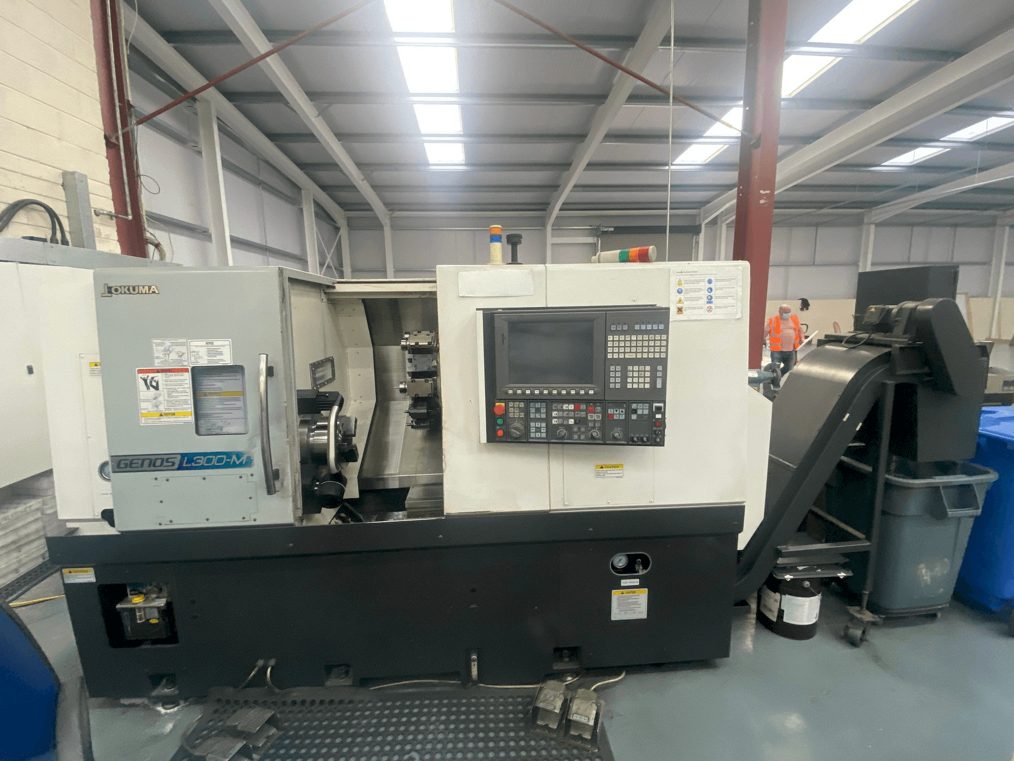 Вид станка Okuma Genos L300MW спереди
