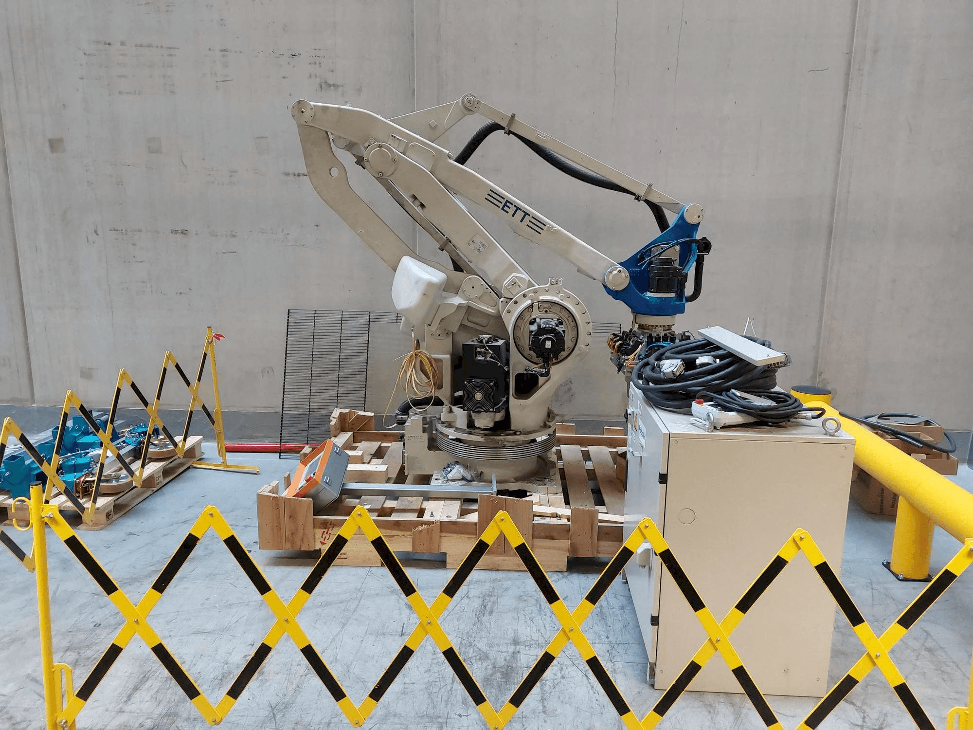 Вид станка Yaskawa Motoman YR-MPL0160-B04 спереди