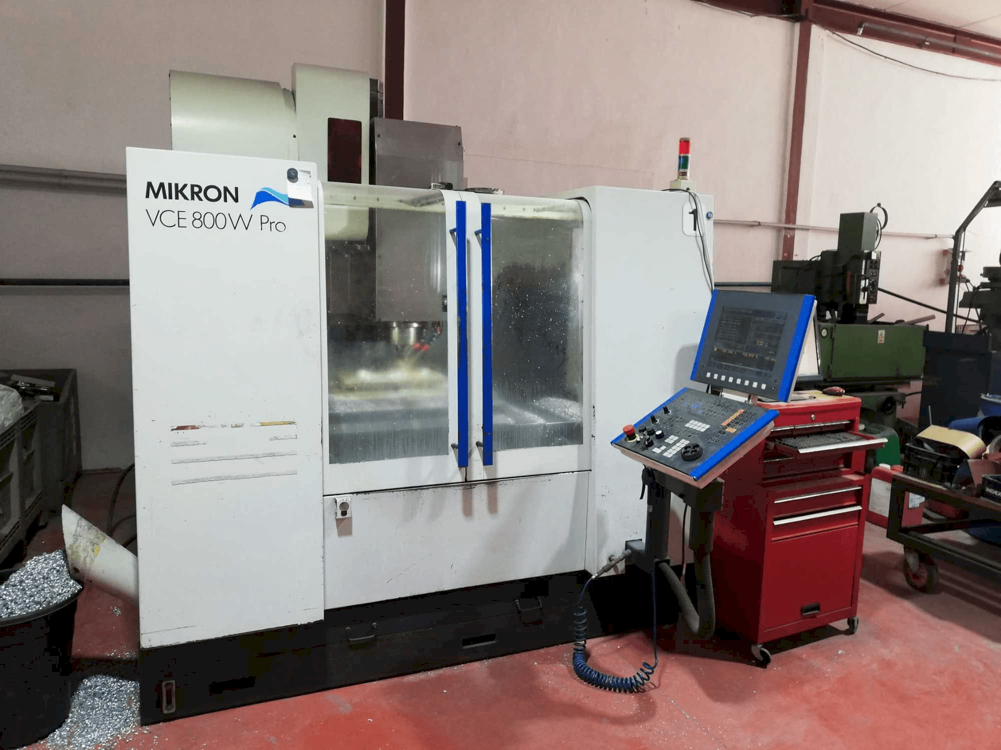 Вид станка MIKRON VCE 800W Pro спереди