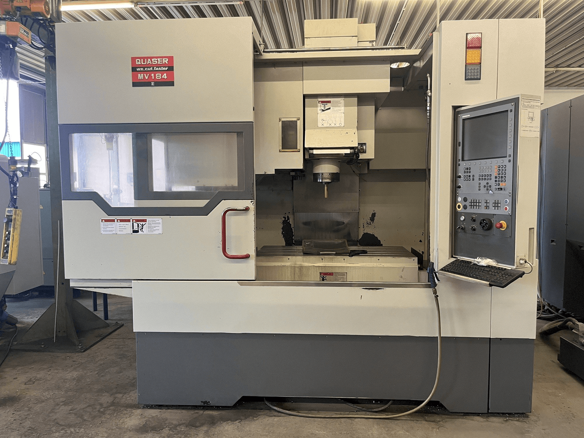 Вид станка Quaser MV 184E спереди