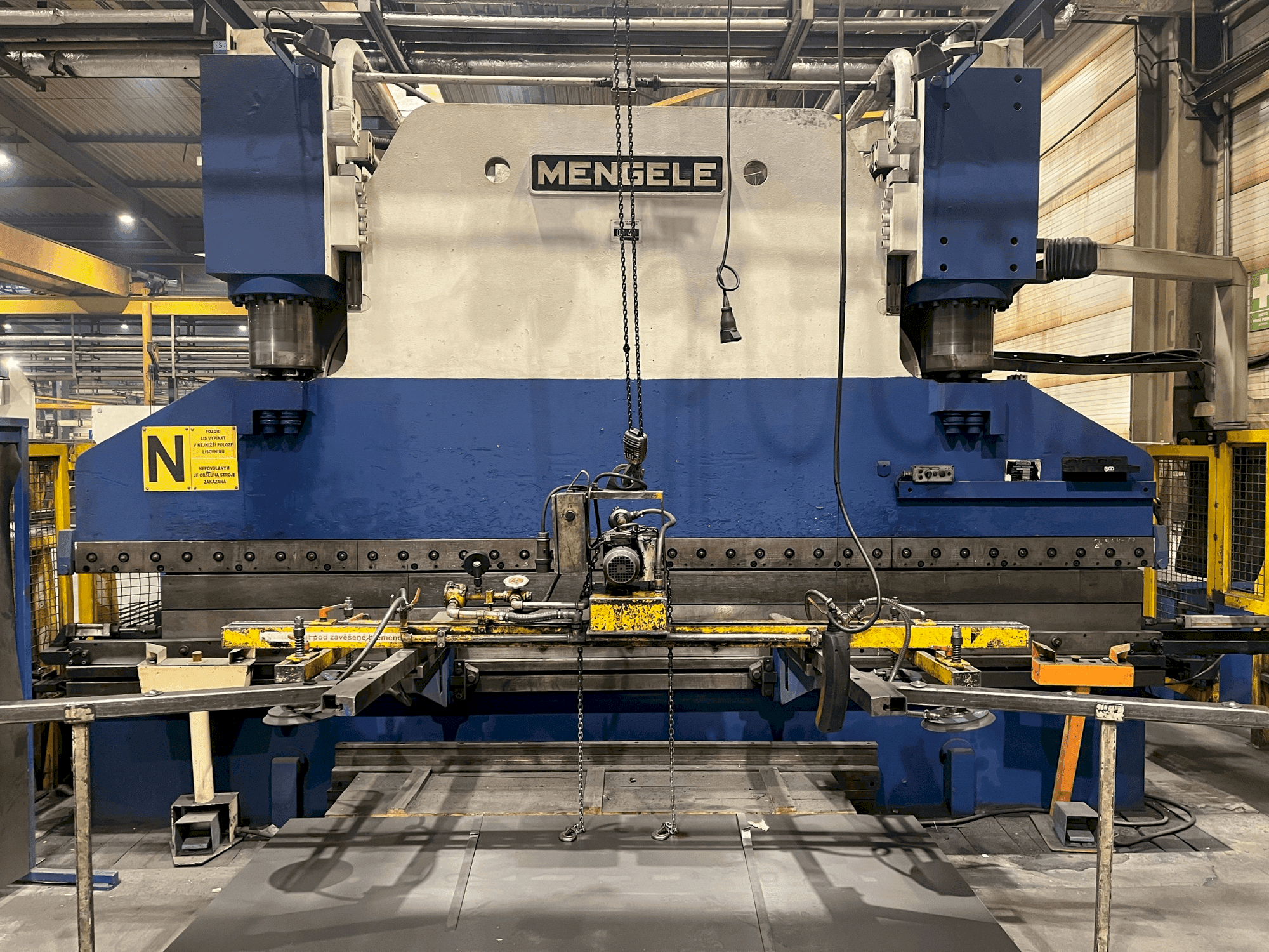 Вид станка MENGELE D 400-3/5 спереди