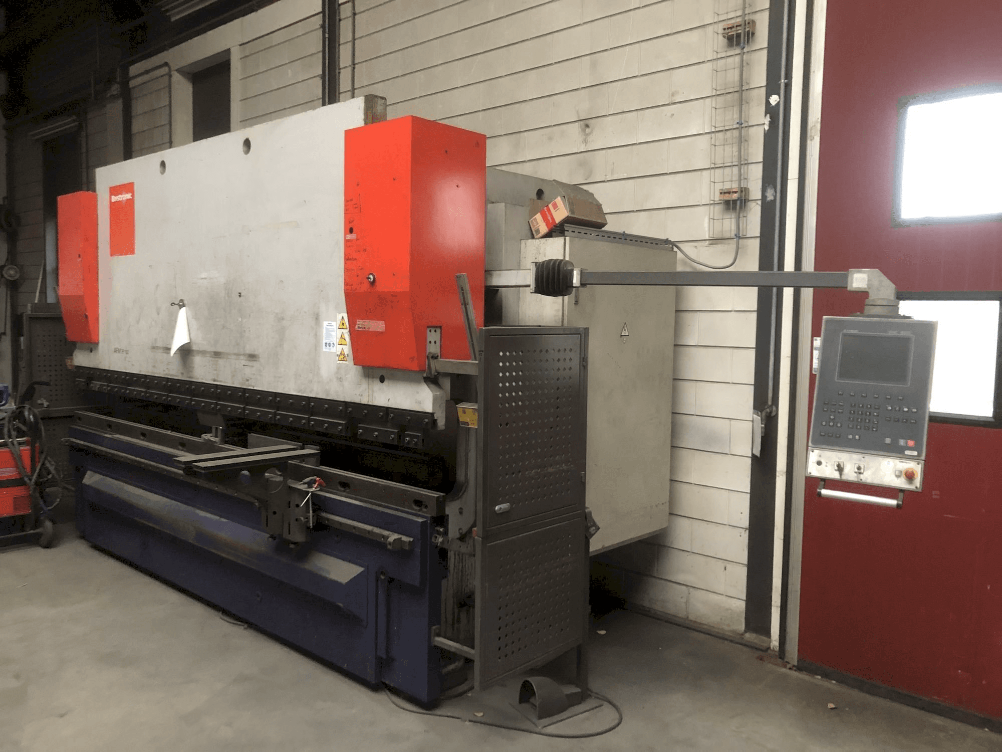 Вид станка с Bystronic EP40-160 правой строны