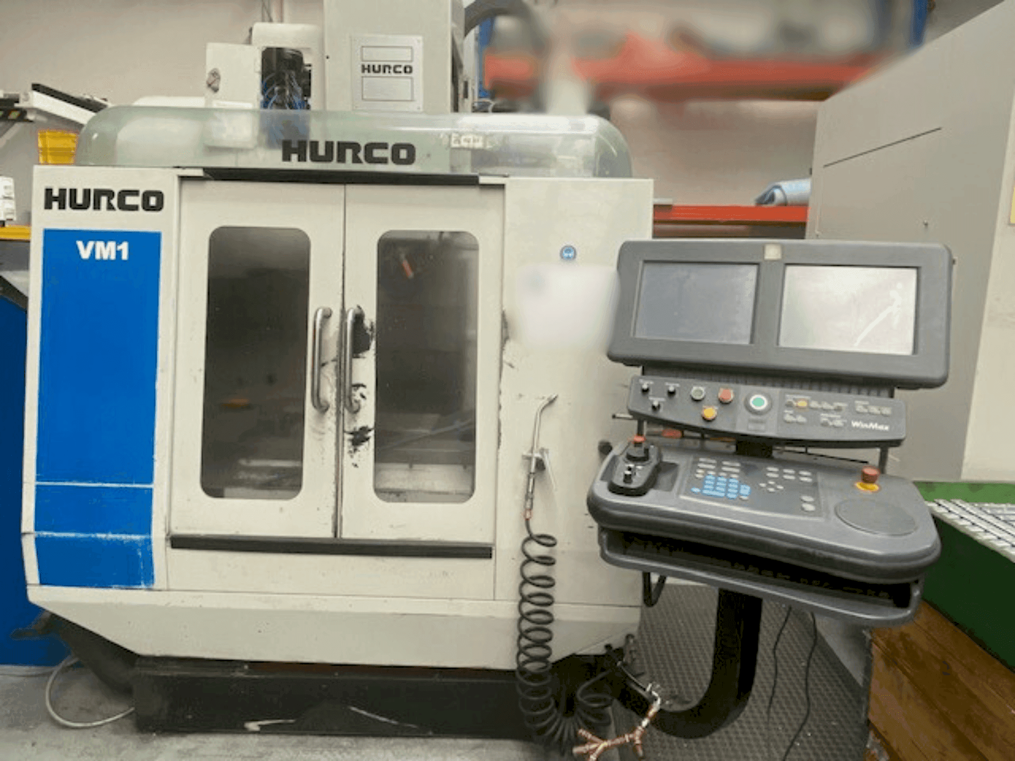 Вид станка Hurco VM1 спереди