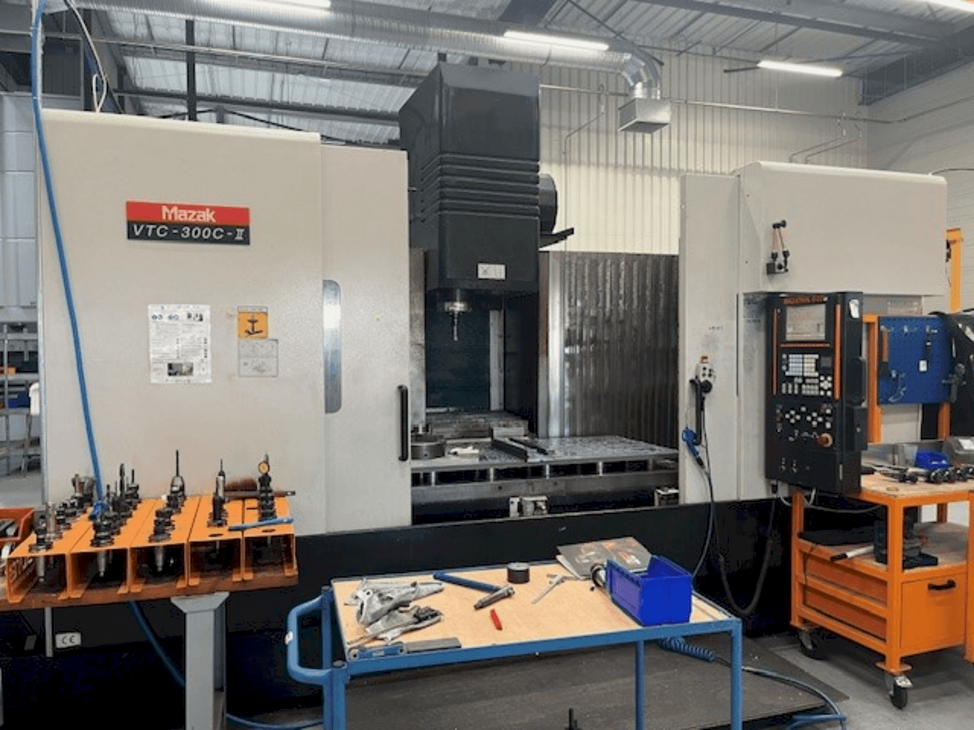 Вид станка Mazak VTC-300C-II спереди