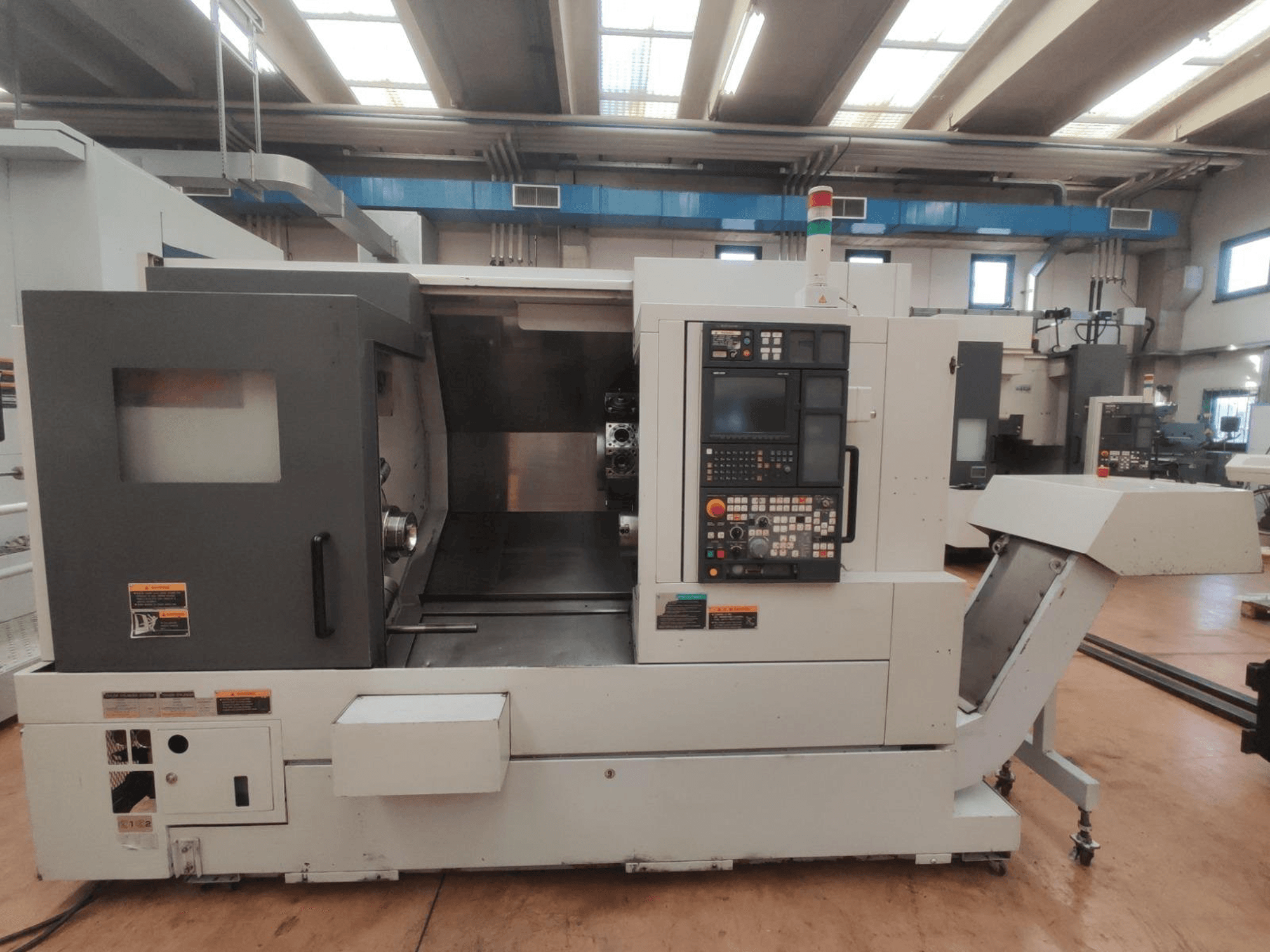 Вид станка MORI SEIKI NL2500/700 SMC спереди