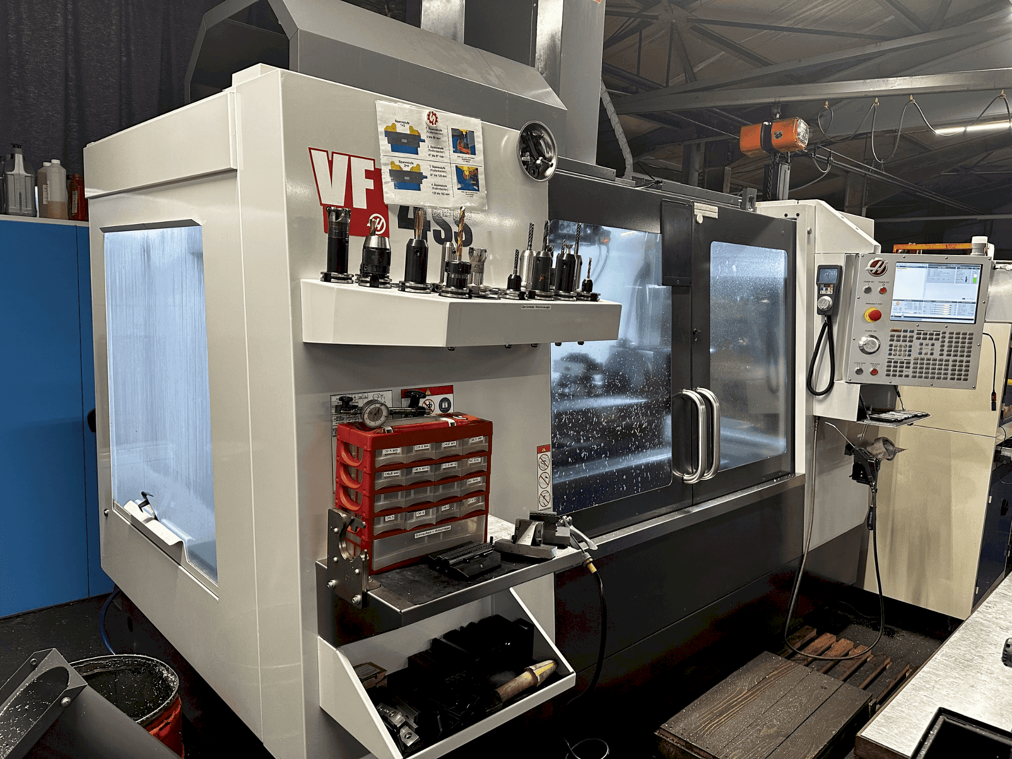 Вид станка HAAS VF-4SS-EU спереди