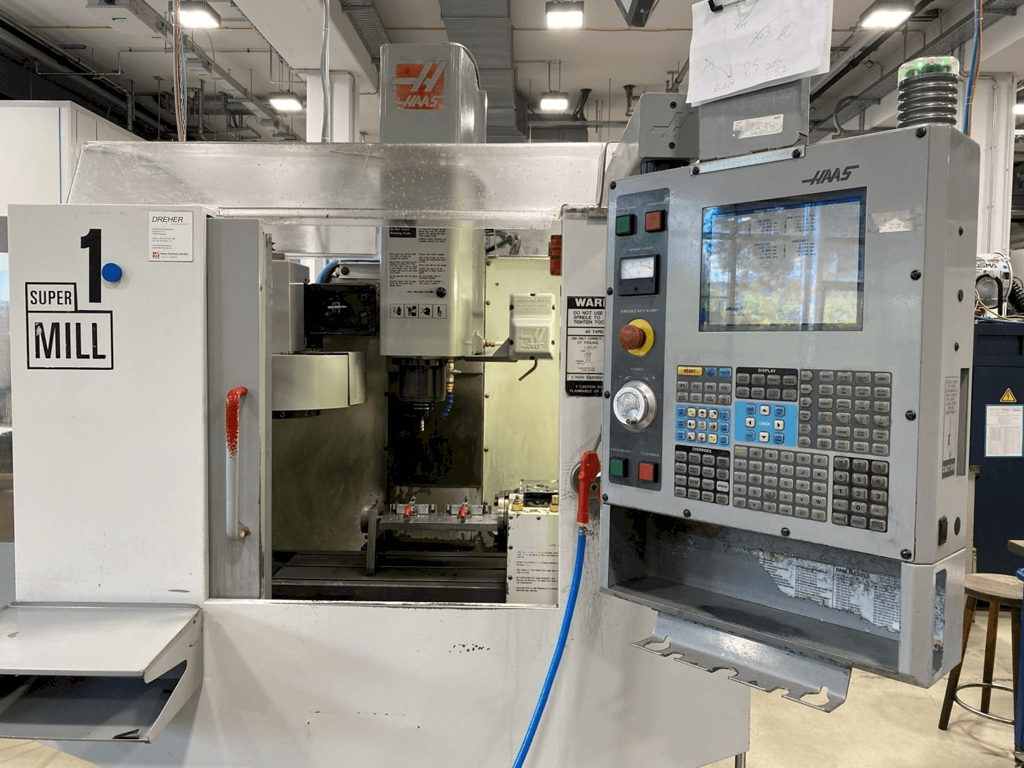 Вид станка HAAS S Minimill спереди