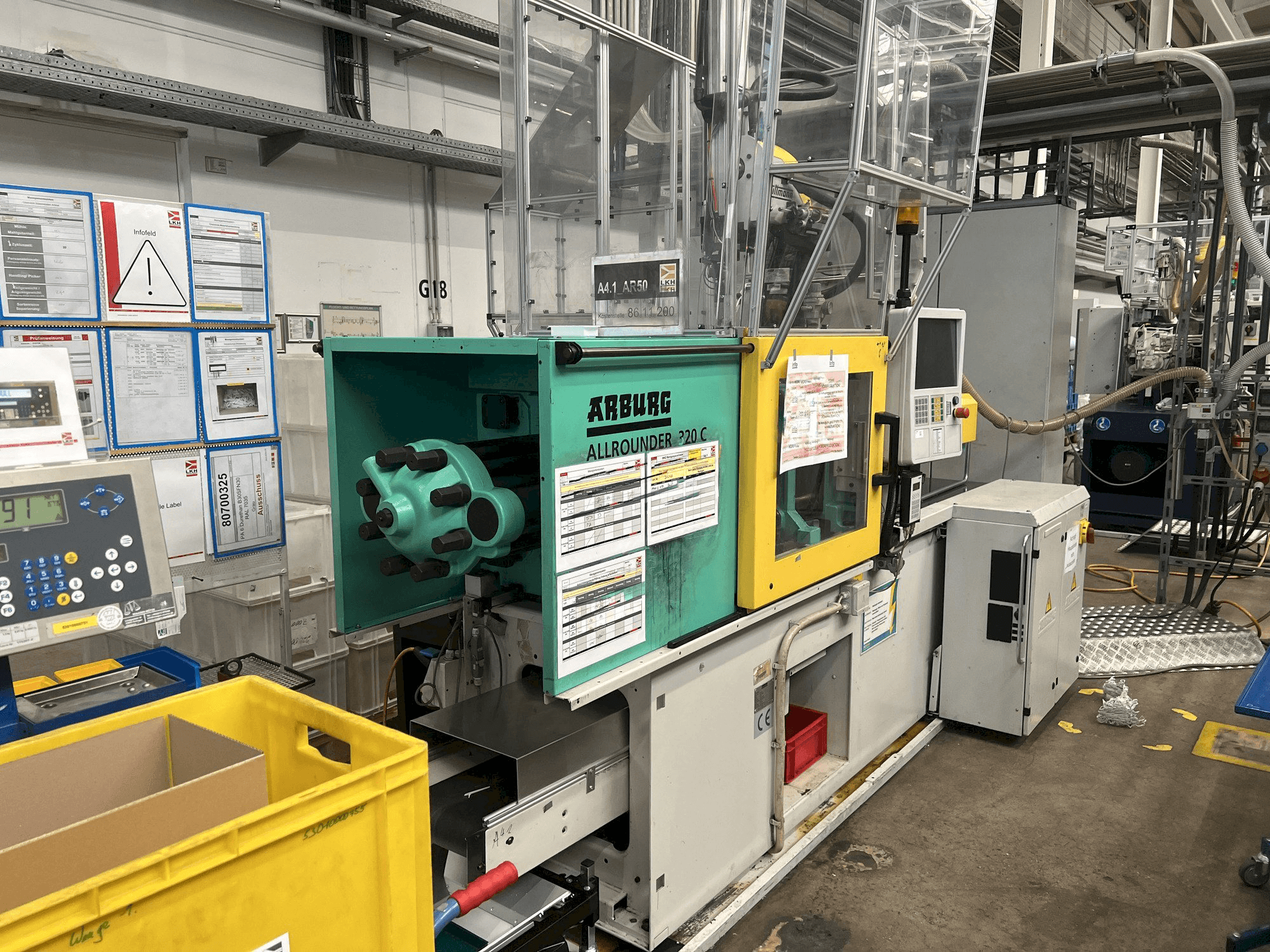 Вид станка с Arburg Allrounder 320C 500 - 170 правой стороны