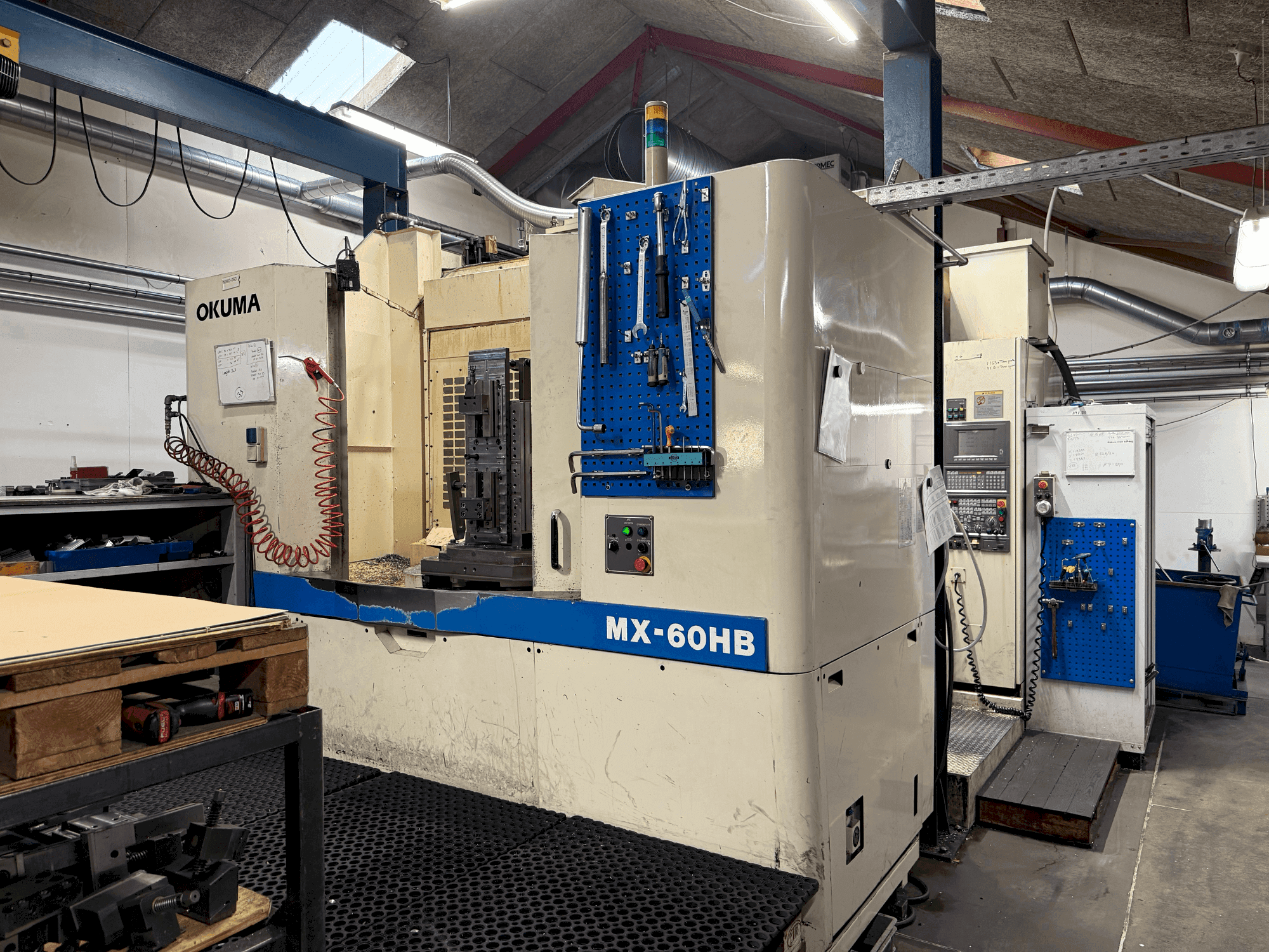 Вид станка Okuma MX-60HB спереди
