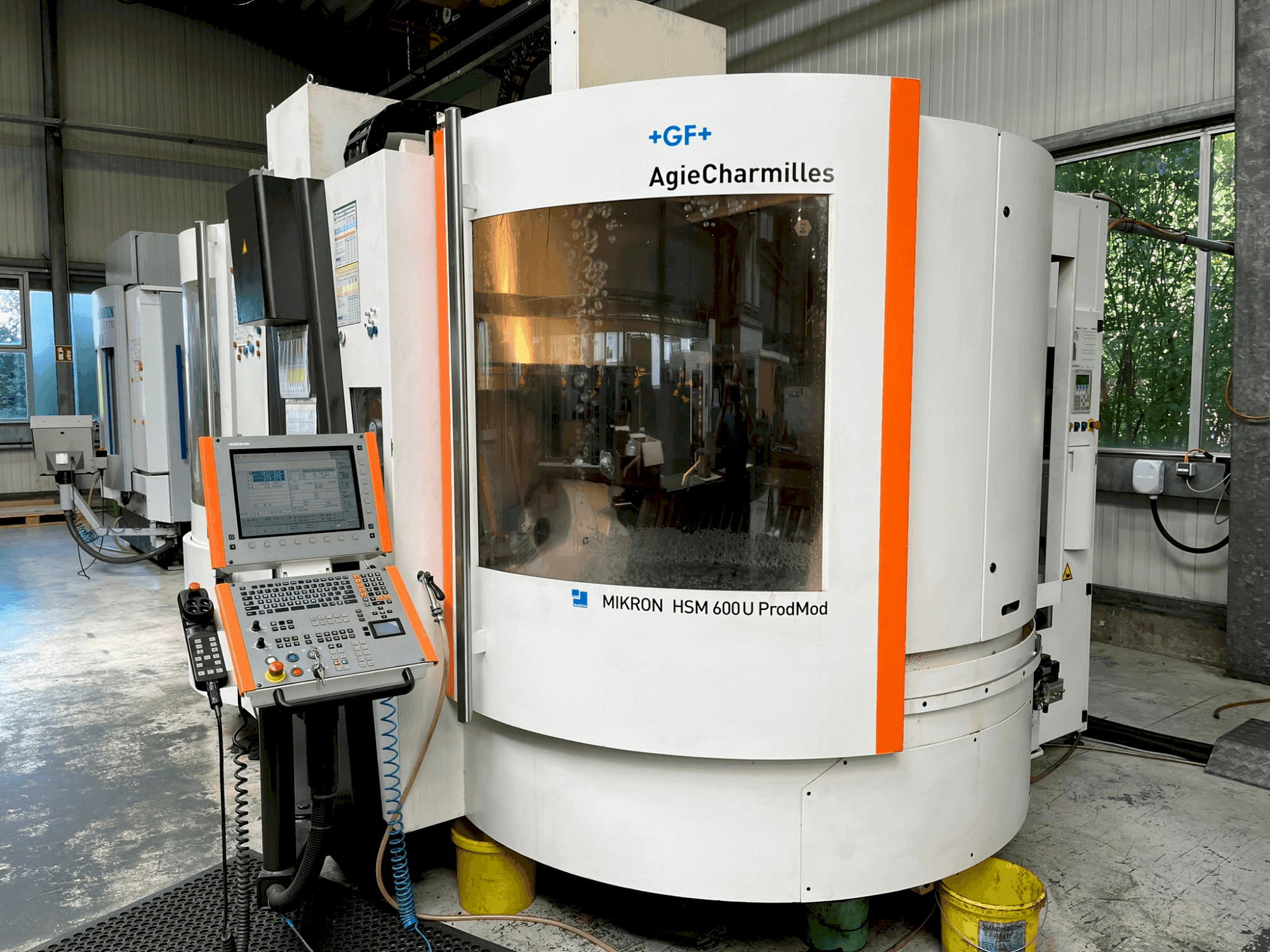 Вид станка MIKRON HSM 600 U спереди