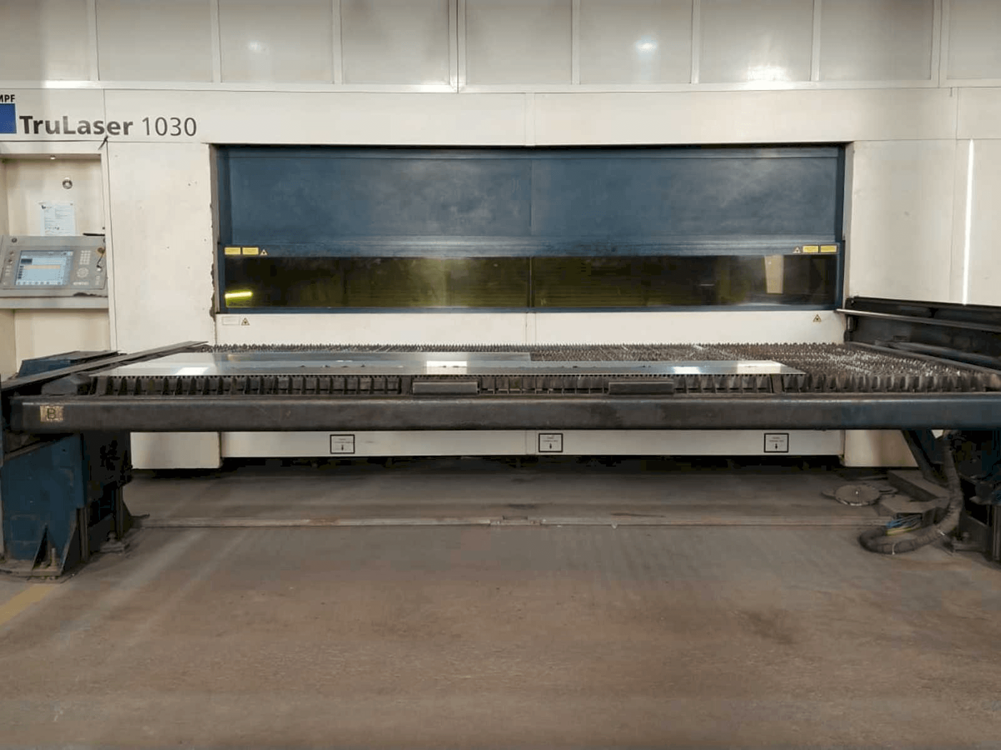 Вид станка Trumpf True Laser 1030 спереди