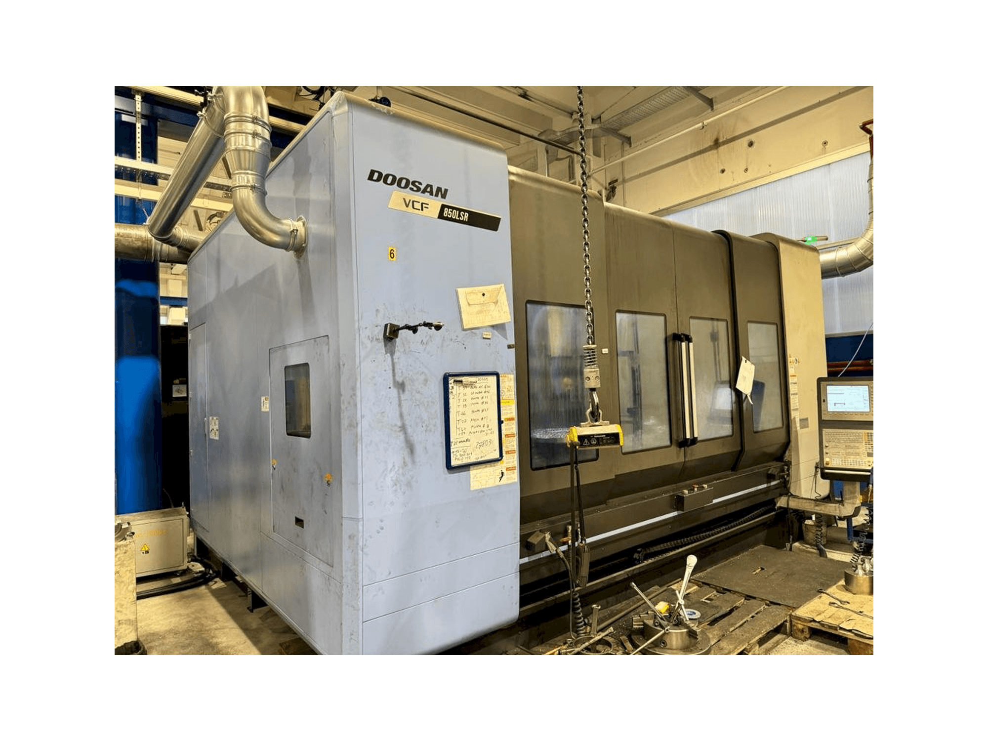 Вид станка DOOSAN VCF 850 LSR спереди