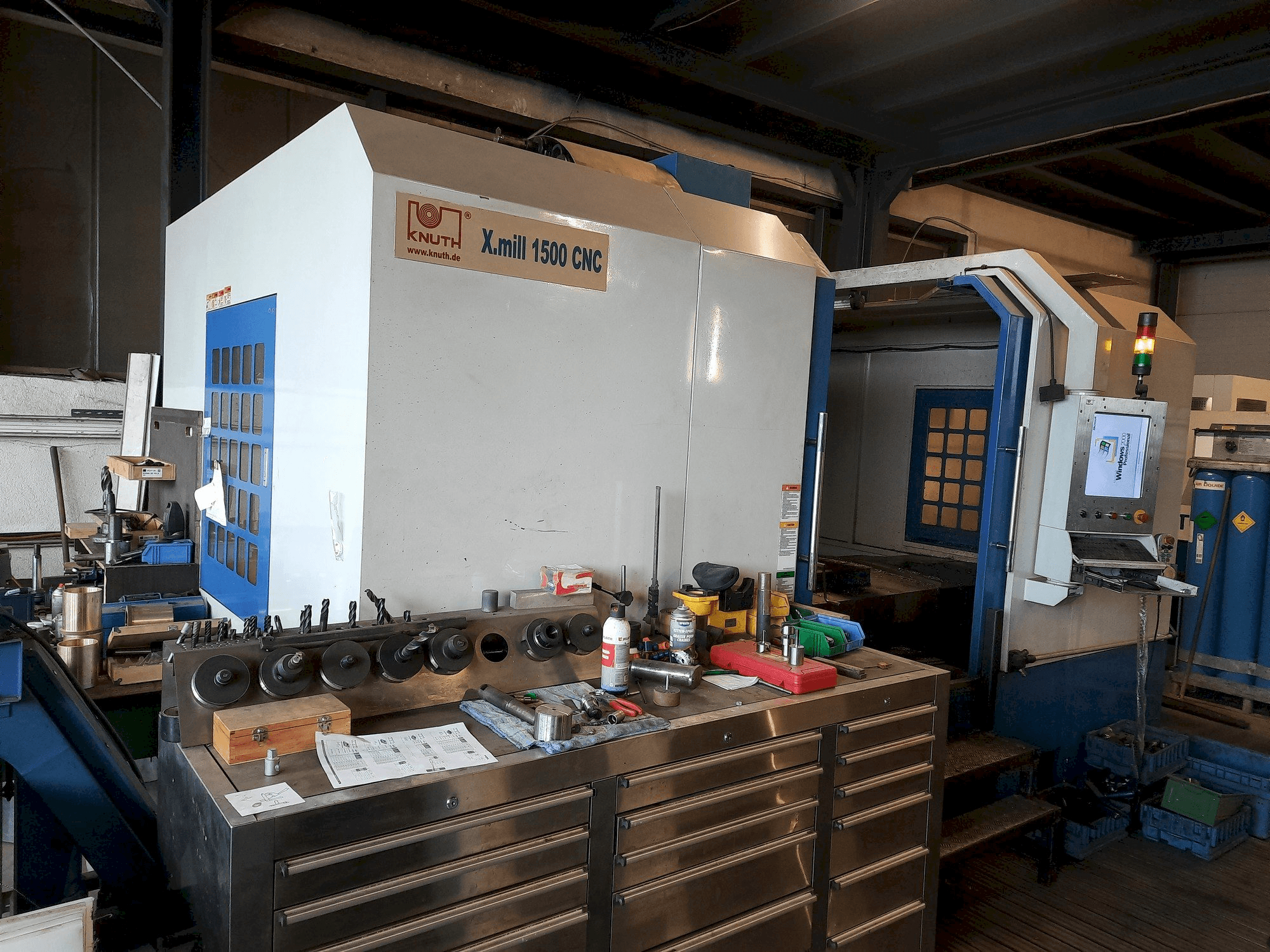 Вид станка KNUTH X-Mill 1500 CNC спереди