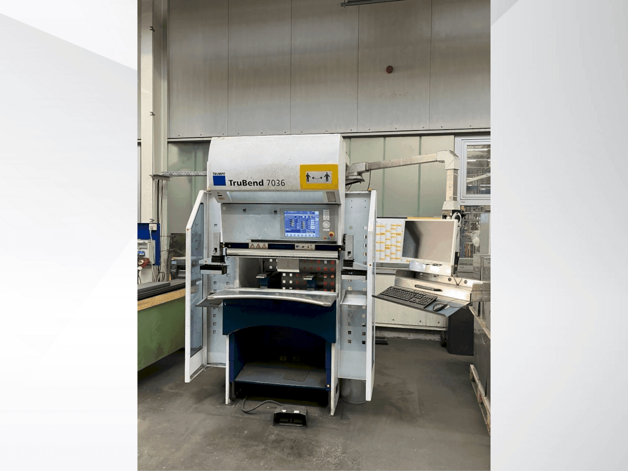 Вид станка TRUMPF TruBend 7036 спереди