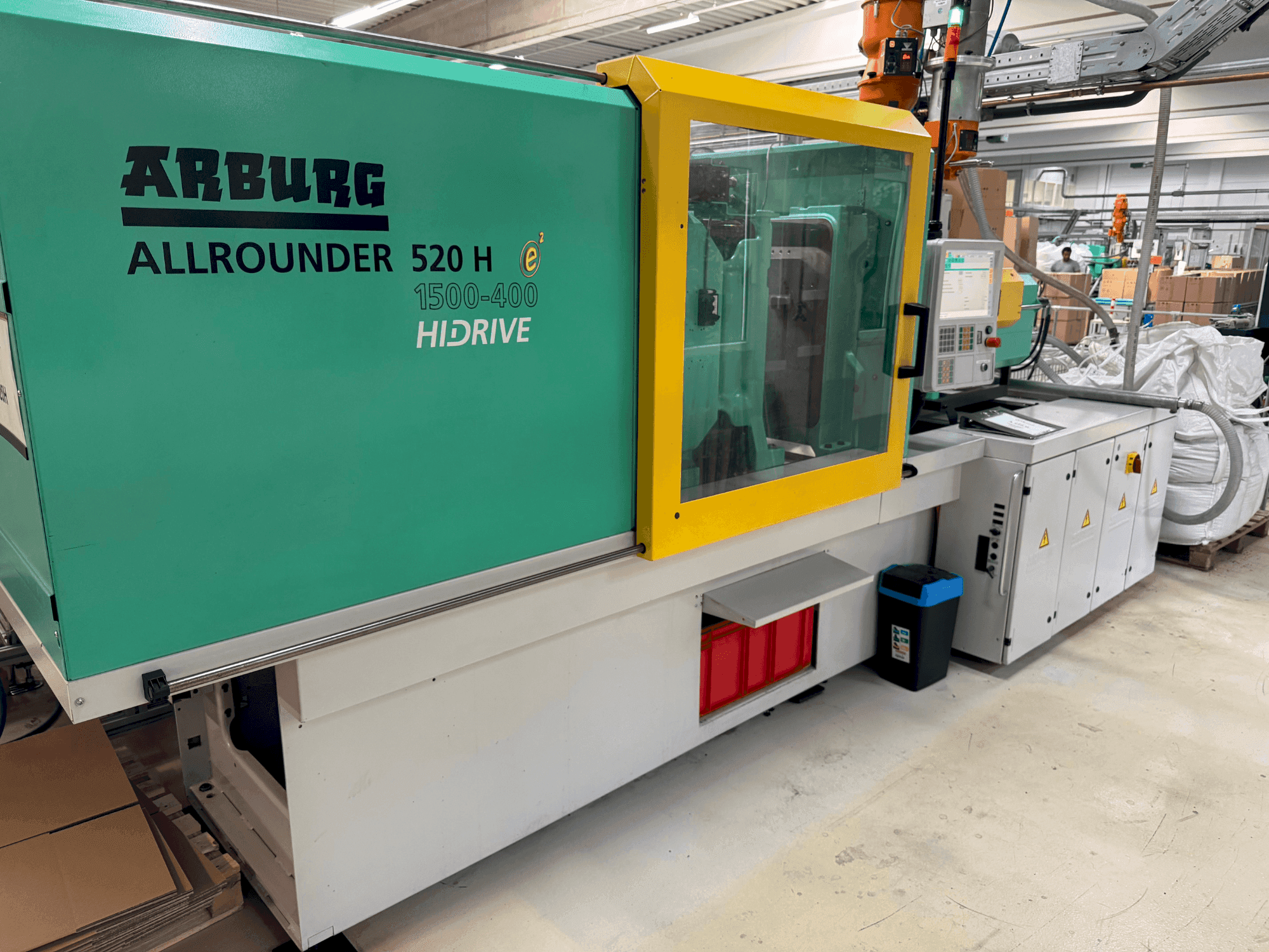 Вид станка Arburg Allrounder 520H спереди