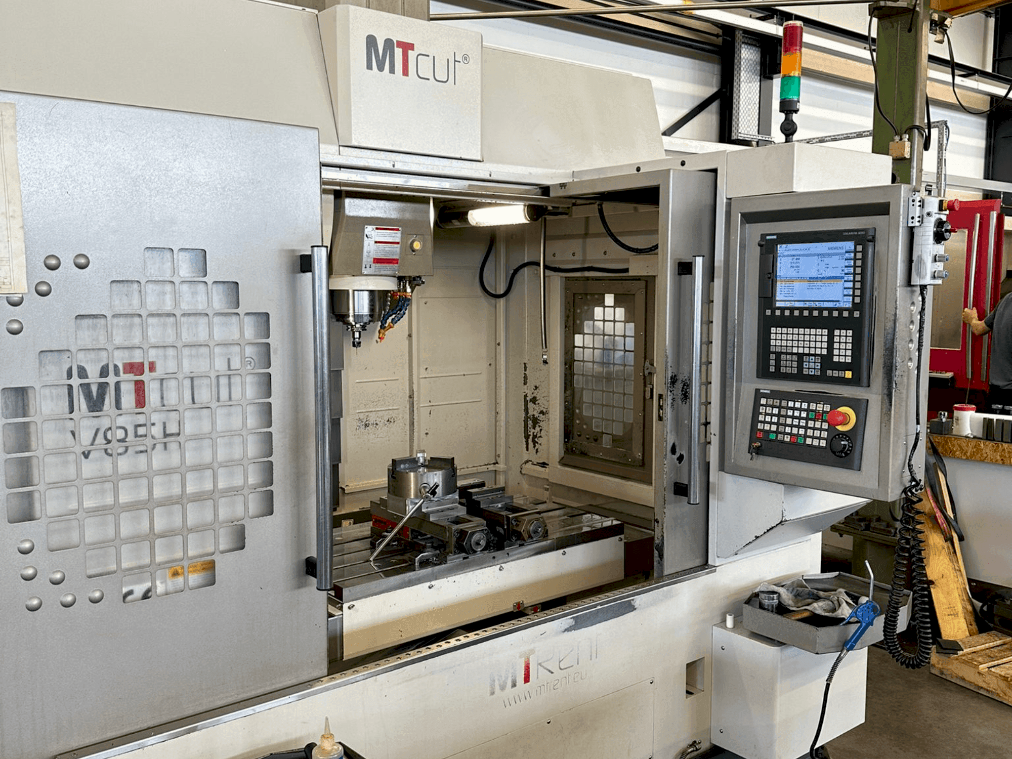 Вид станка MTcut V 85 H спереди