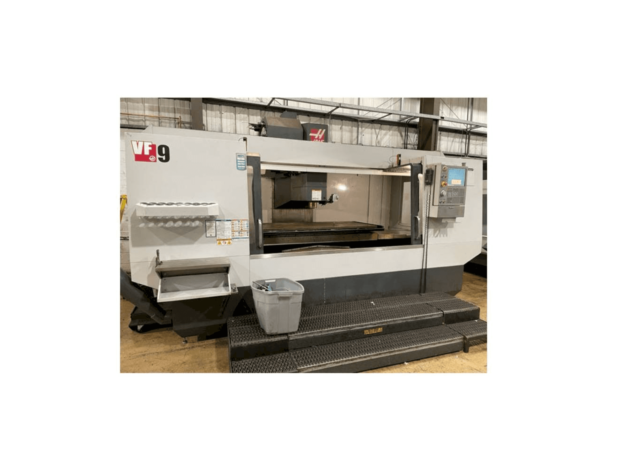Вид станка HAAS VF-9 спереди