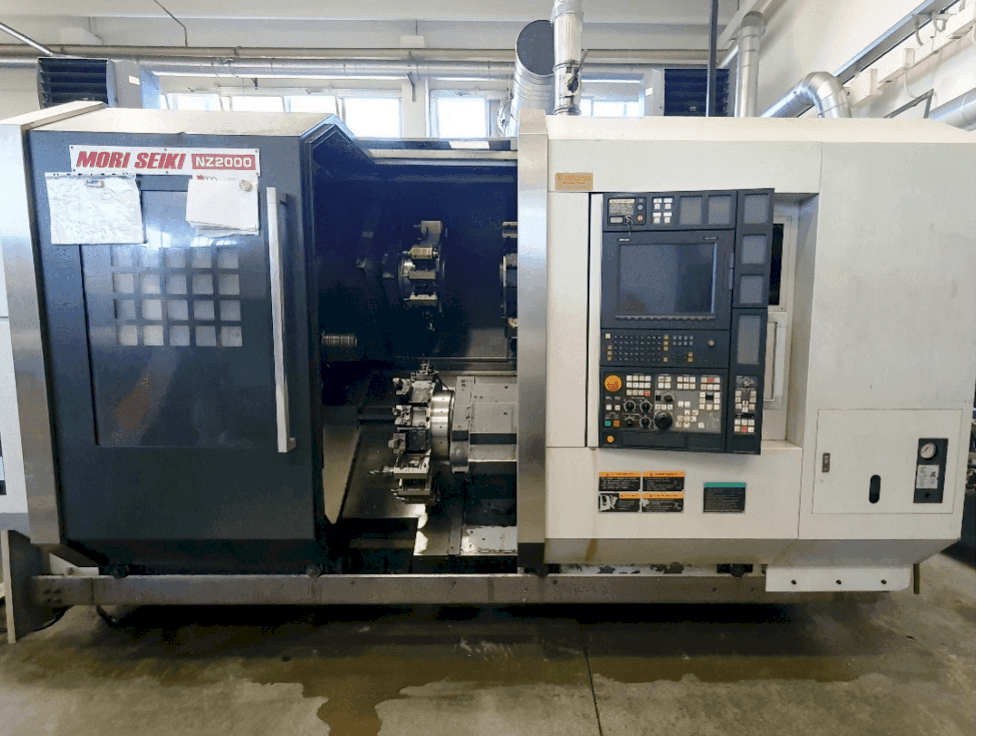 Вид станка MORI SEIKI NZ2000 T3Y3 спереди