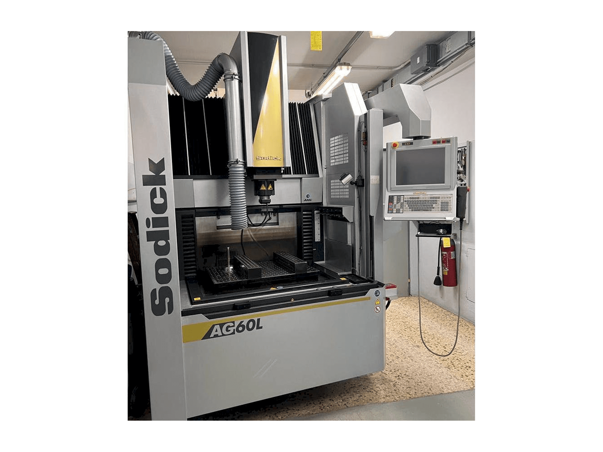 Вид станка Sodick AG 60L спереди