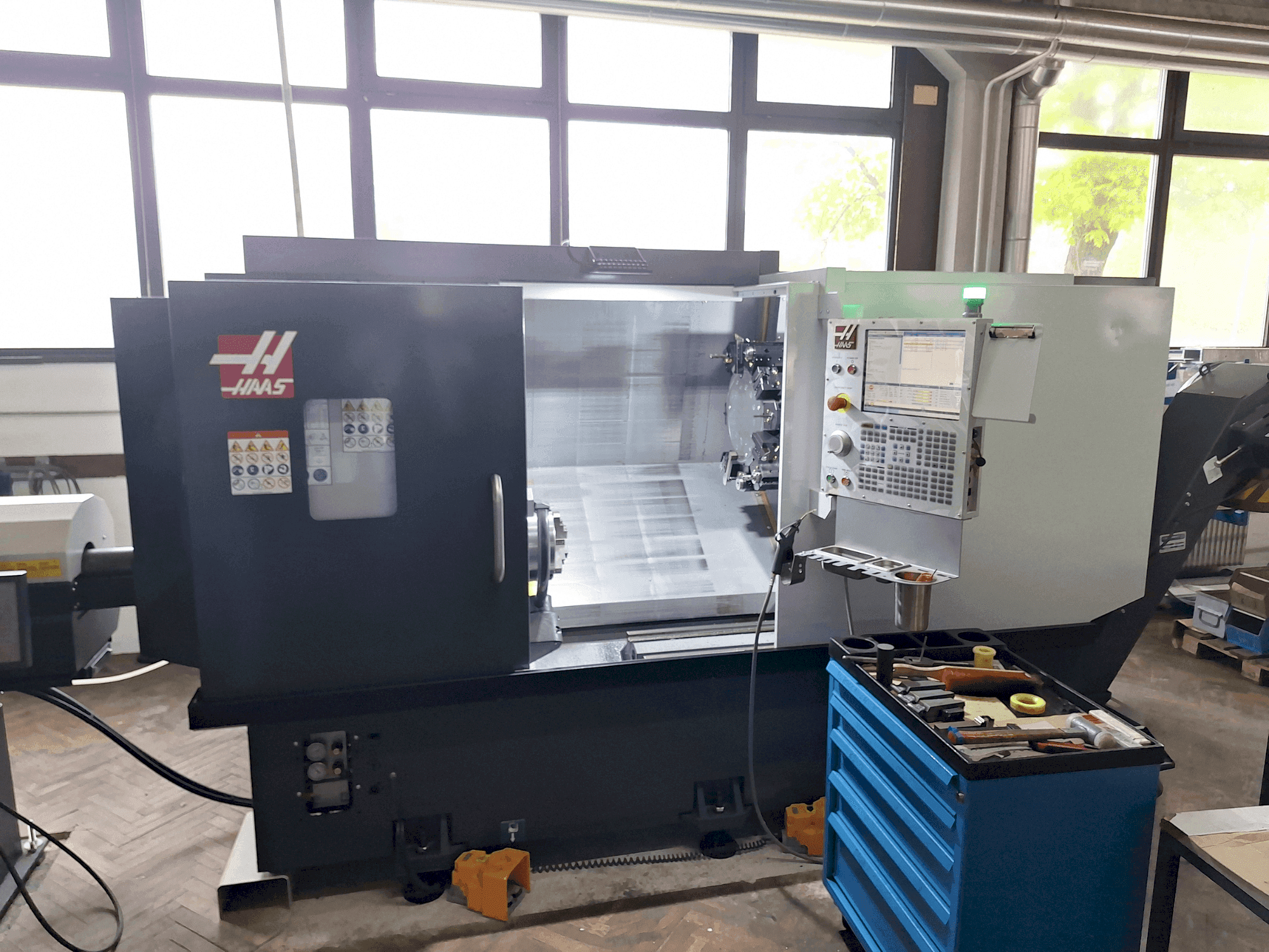 Вид станка HAAS ST 30Y спереди