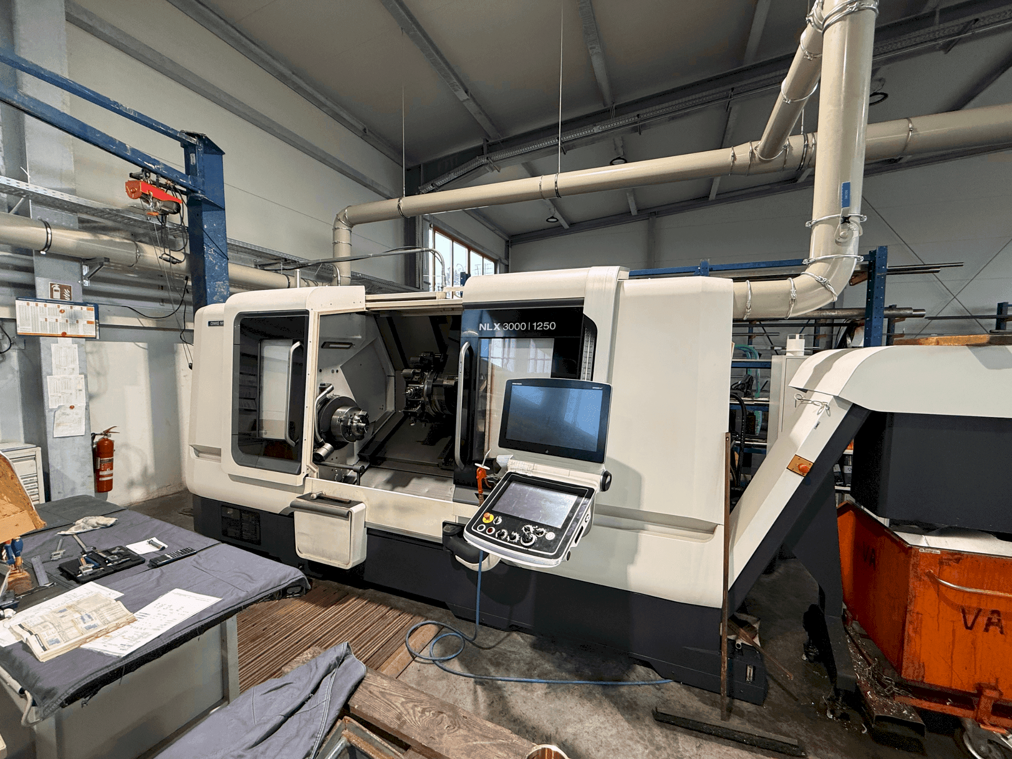 Вид станка DMG MORI NLX 3000 Y / 1250 спереди
