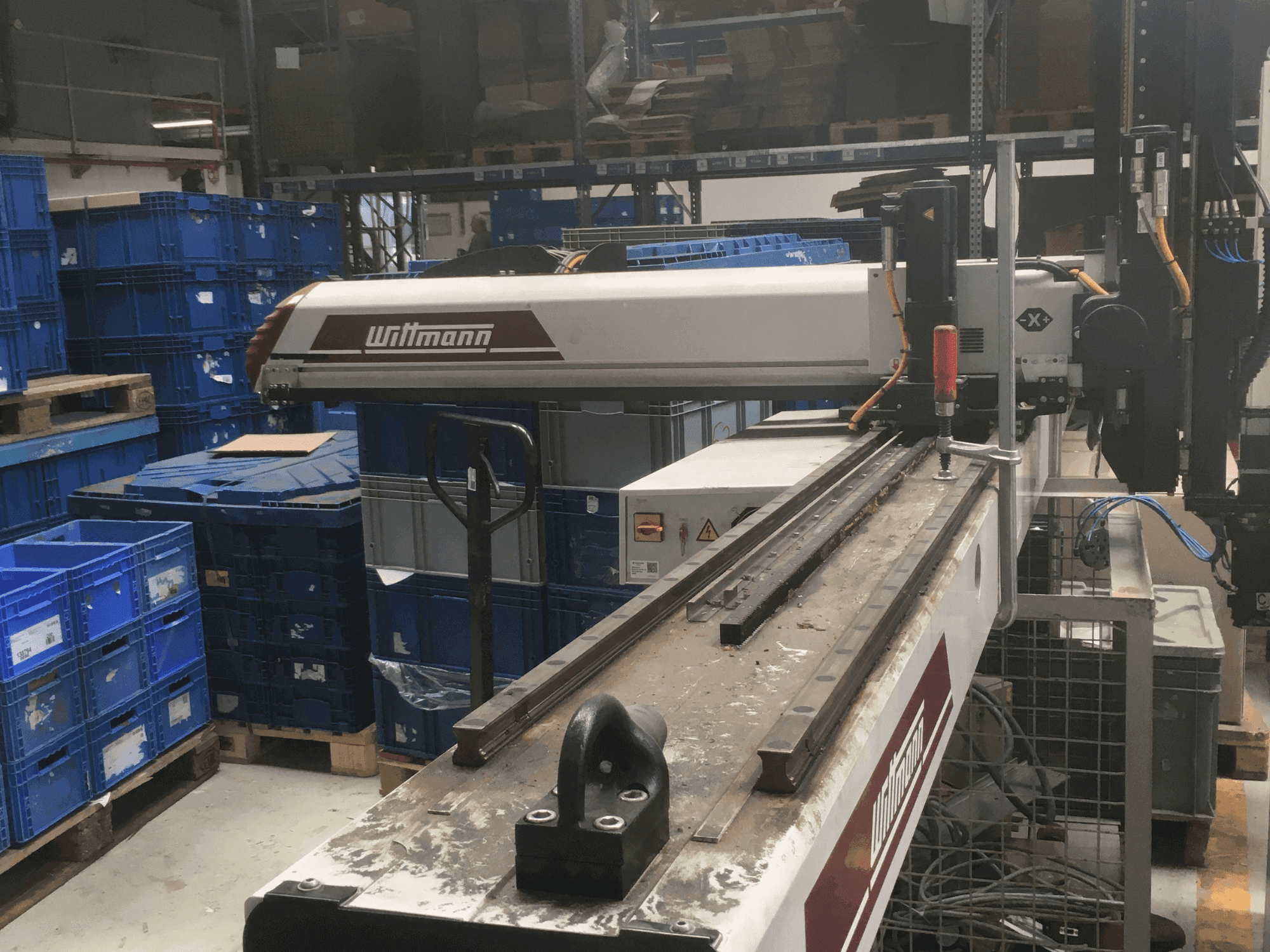 Вид станка WITTMANN W743 спереди