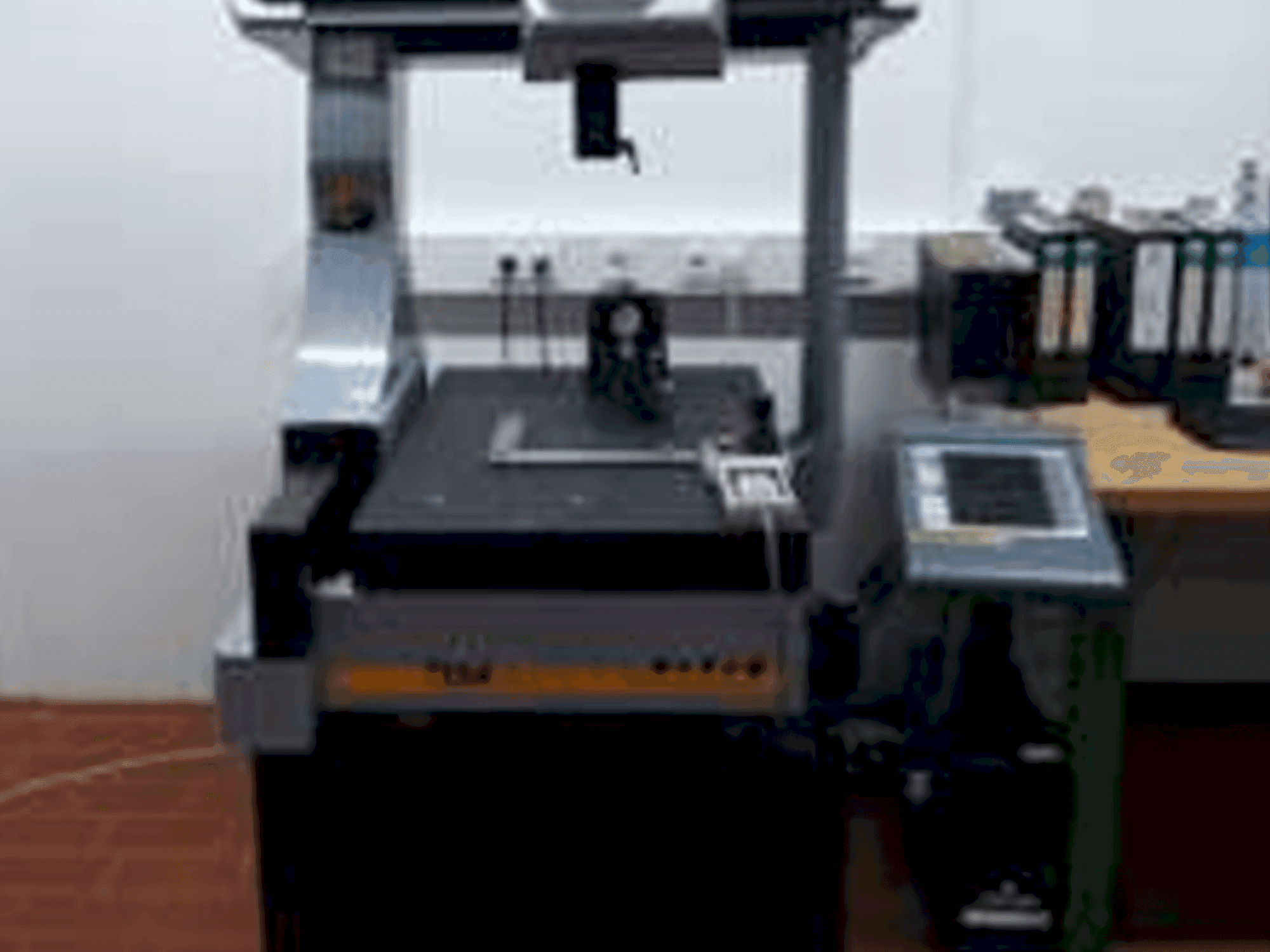 Вид станка TESA Micro-Hite MH3D Recorder 454 Tesaslar-i спереди