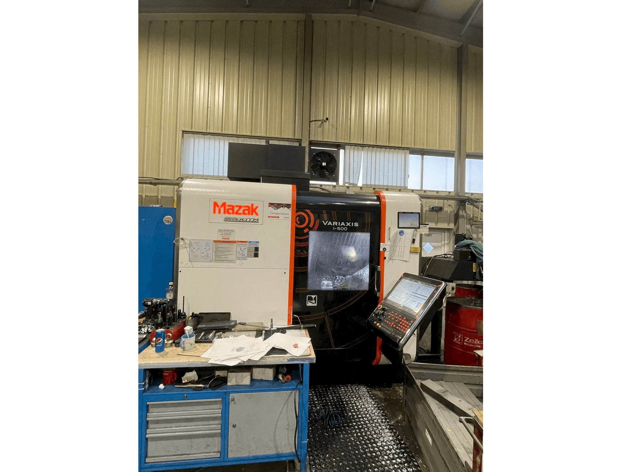 Вид станка Mazak Variaxis i-500 спереди