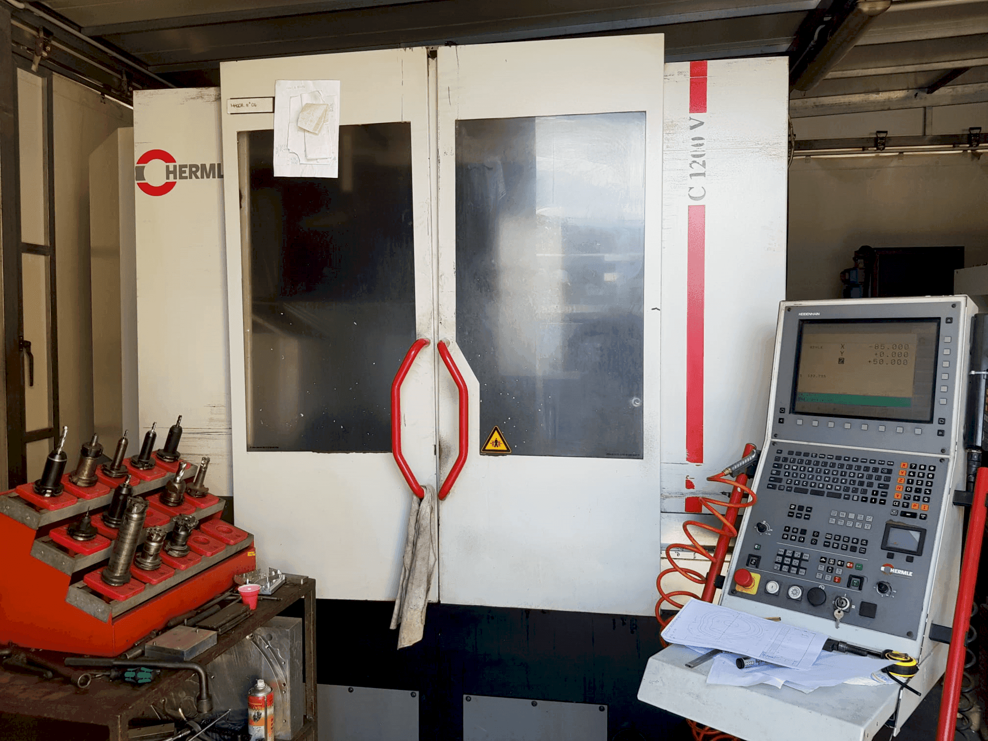 Вид станка HERMLE C 1200 V спереди