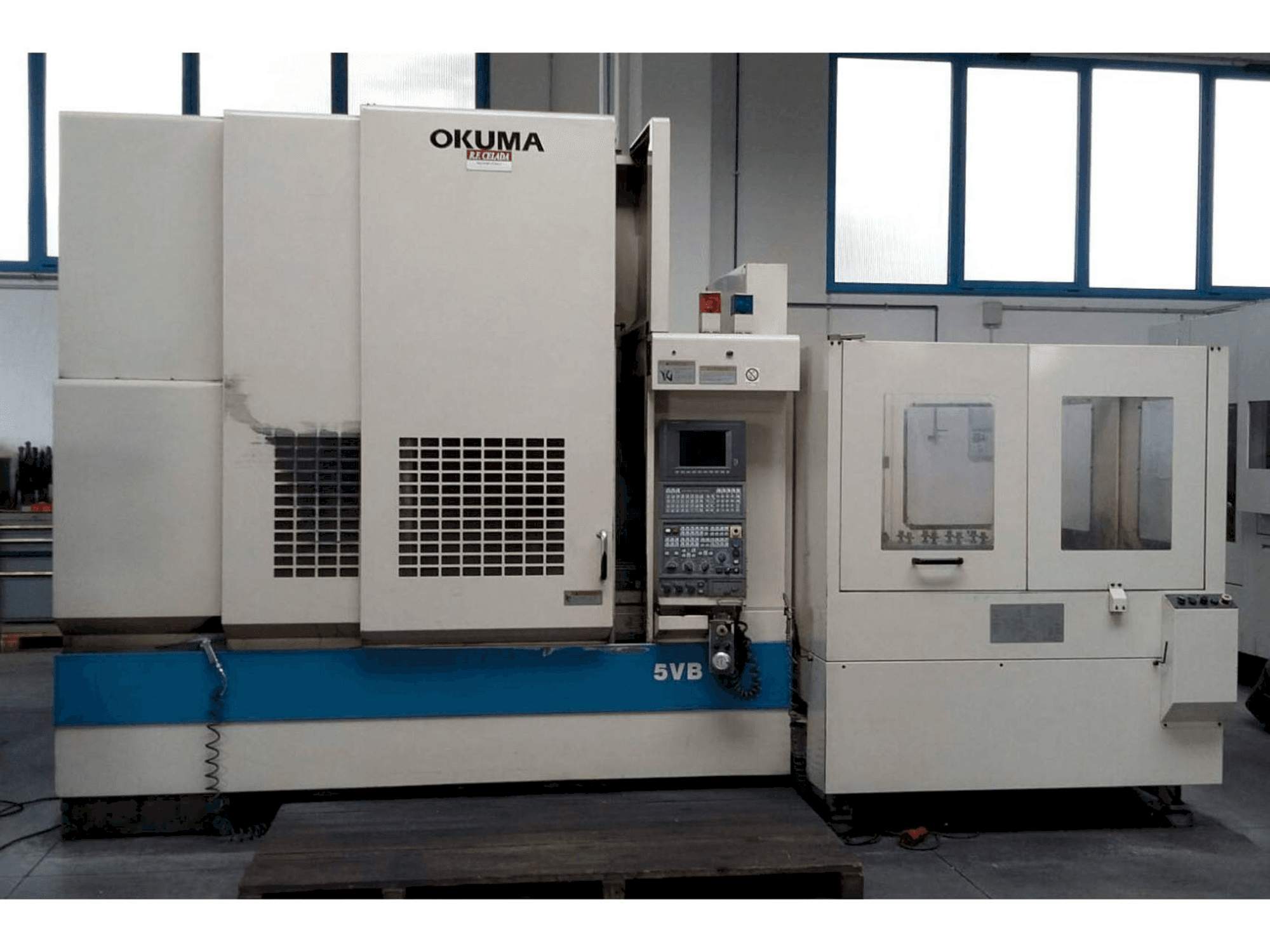Вид станка Okuma MX55 VB спереди