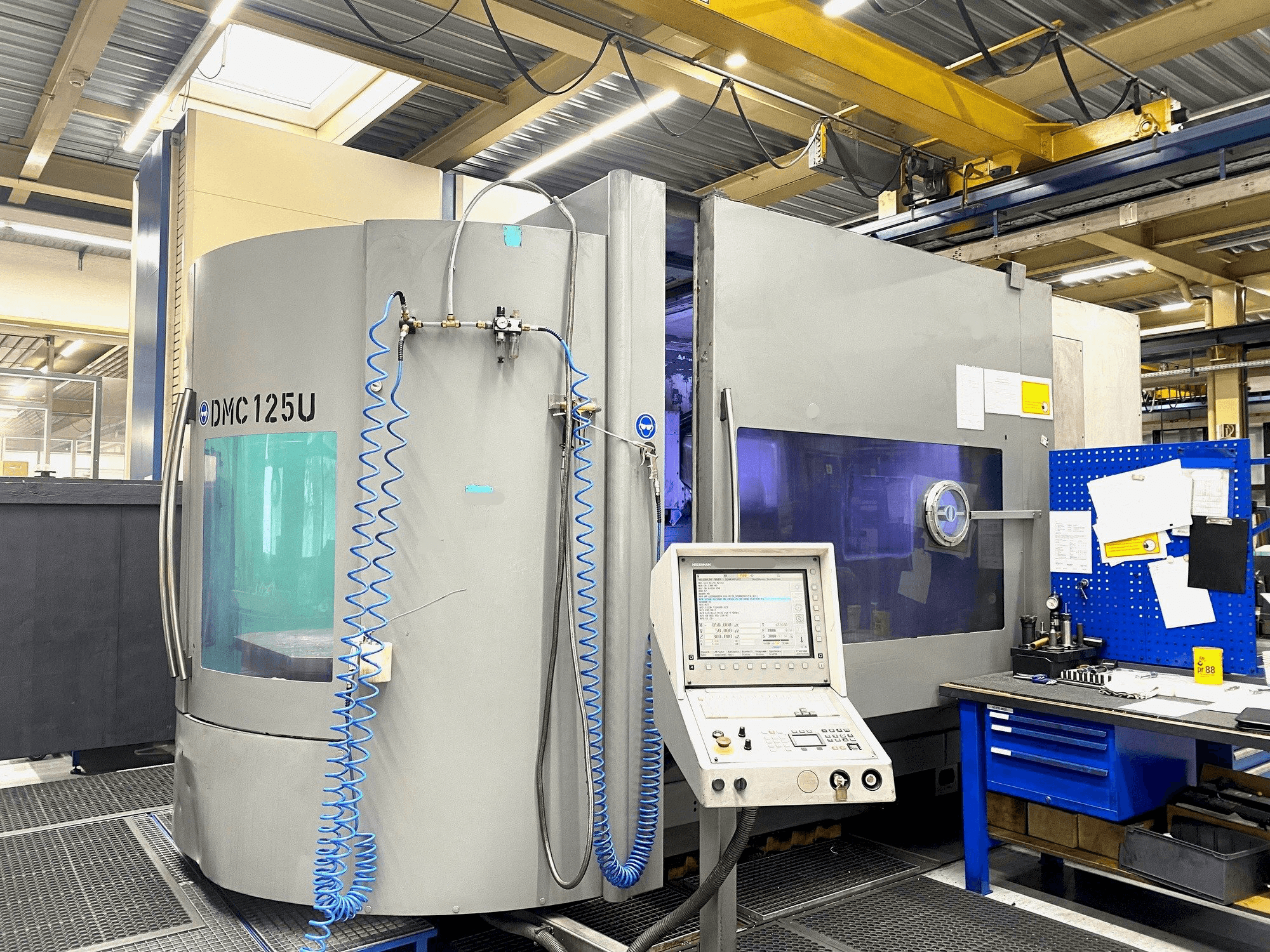 Вид станка DMG Deckel Maho DMC 125 U спереди