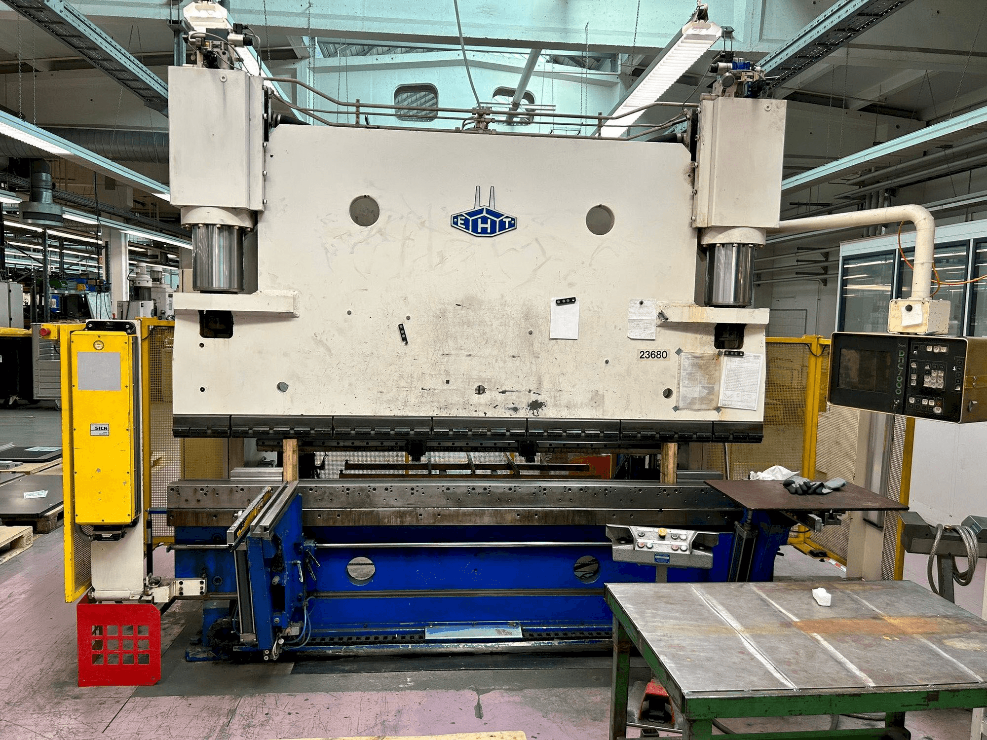 Вид станка EHT EHPS 25-30 спереди