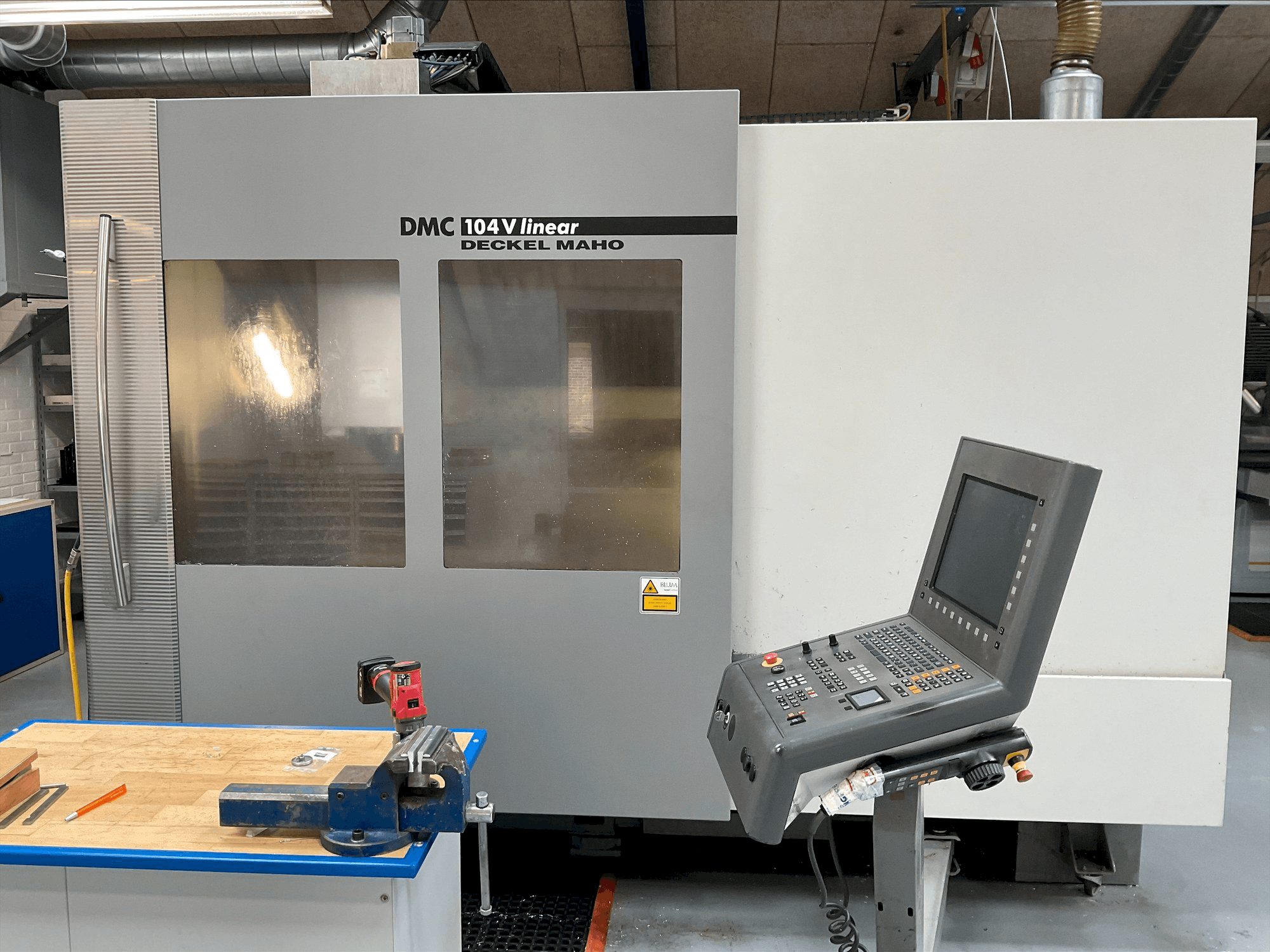 Вид станка DMG MORI DMC 104V linear спереди