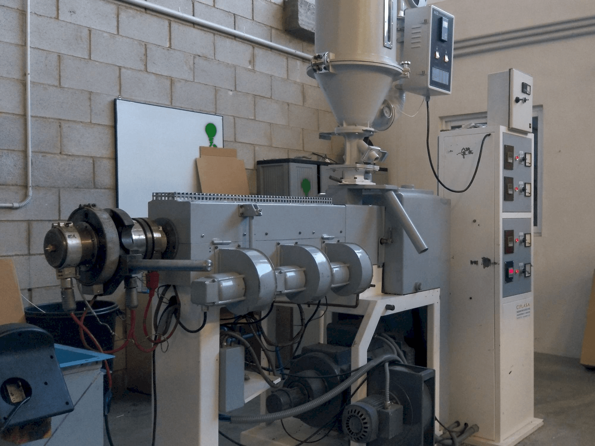 Left side view of Mateu & Solé EX 38 machine