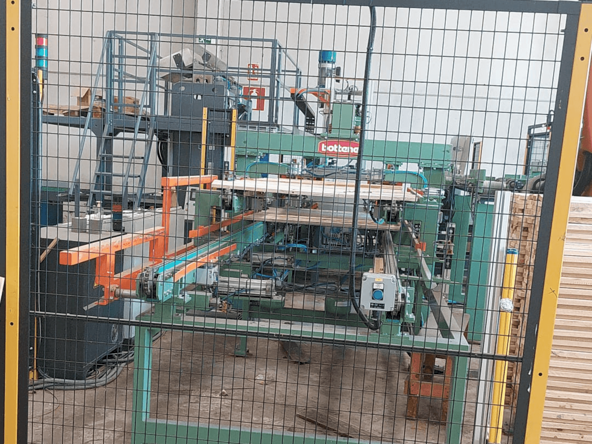 Вид станка MAQUINARIA LDM VPS 2103 спереди