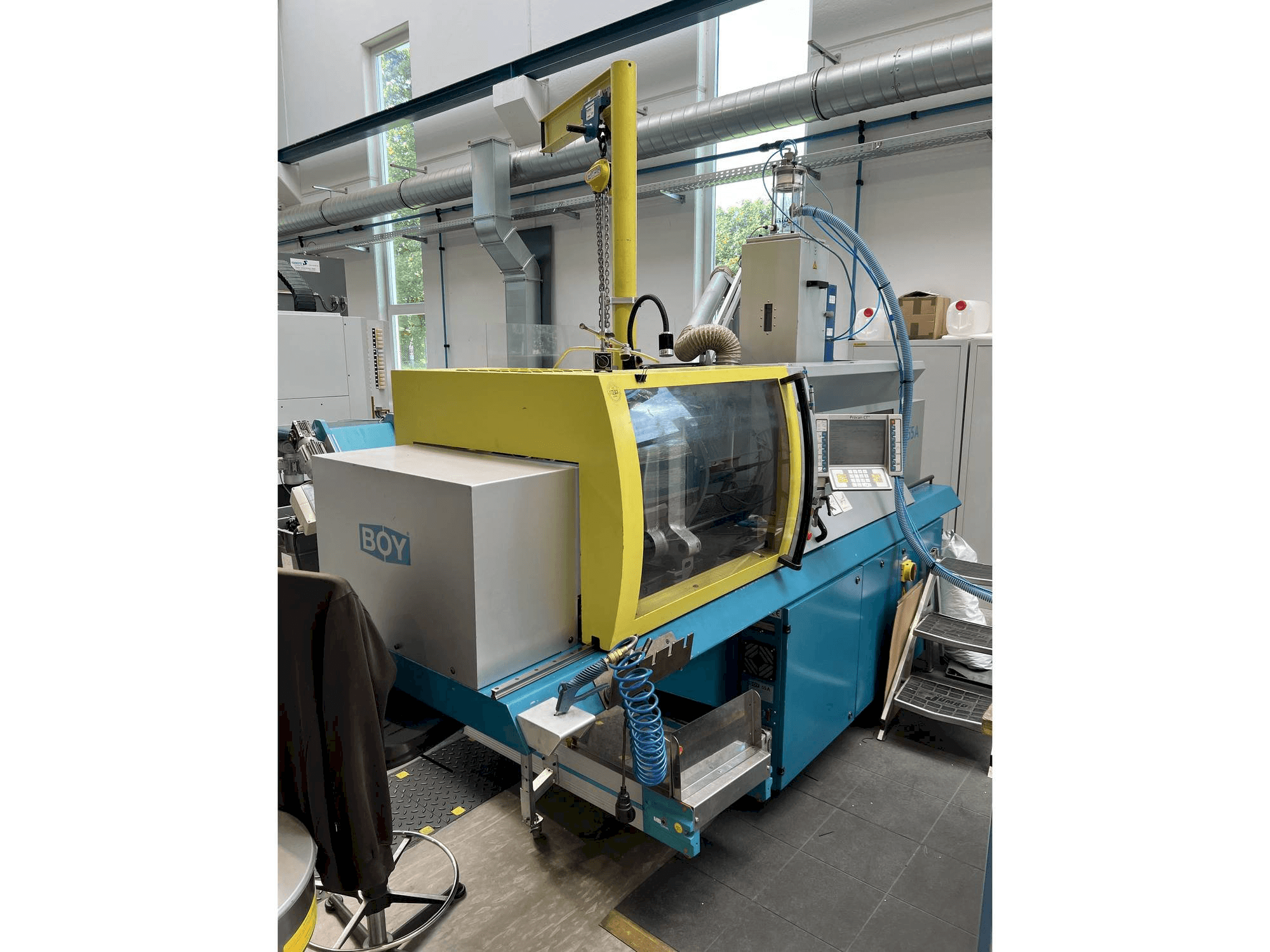 Вид станка BOY 55A слева