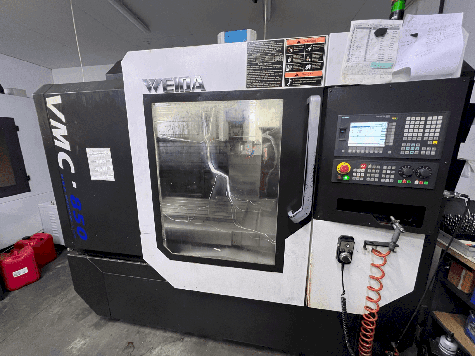 Вид станка WEIDA VMC850 спереди