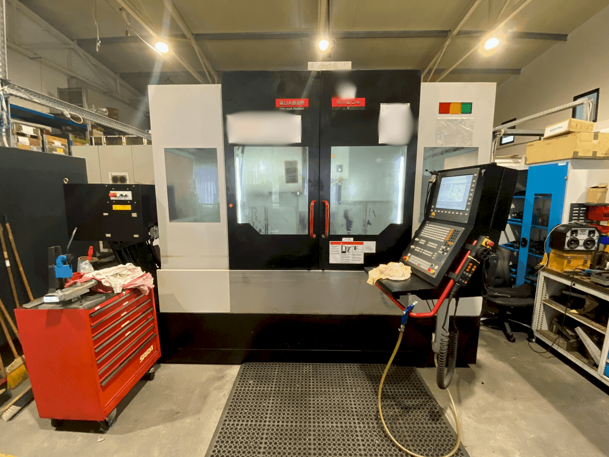 Вид станка Quaser MV204 спереди