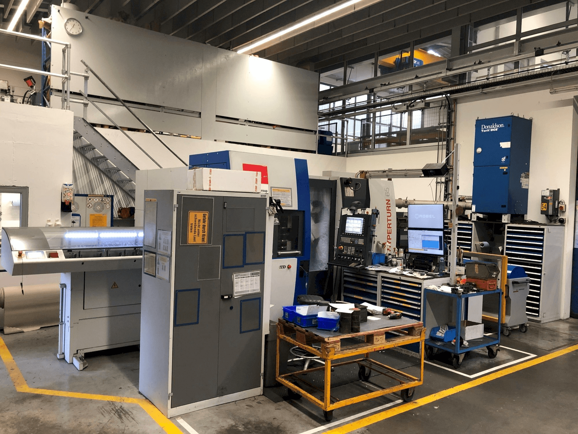 Вид станка EMCO HYPERTURM 65 PM спереди